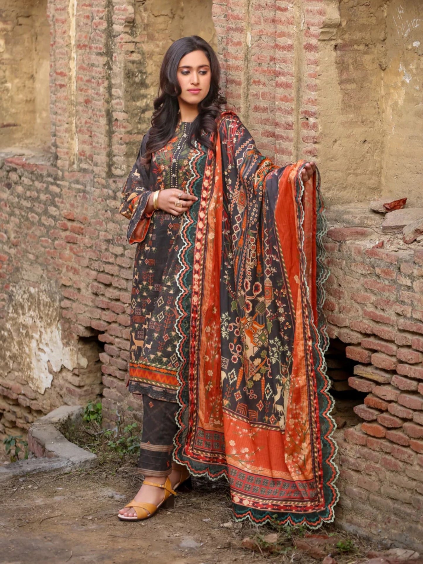 Lamorado Lawn Printed Unstitched 3-Piece Suit-LWSU-25P305
