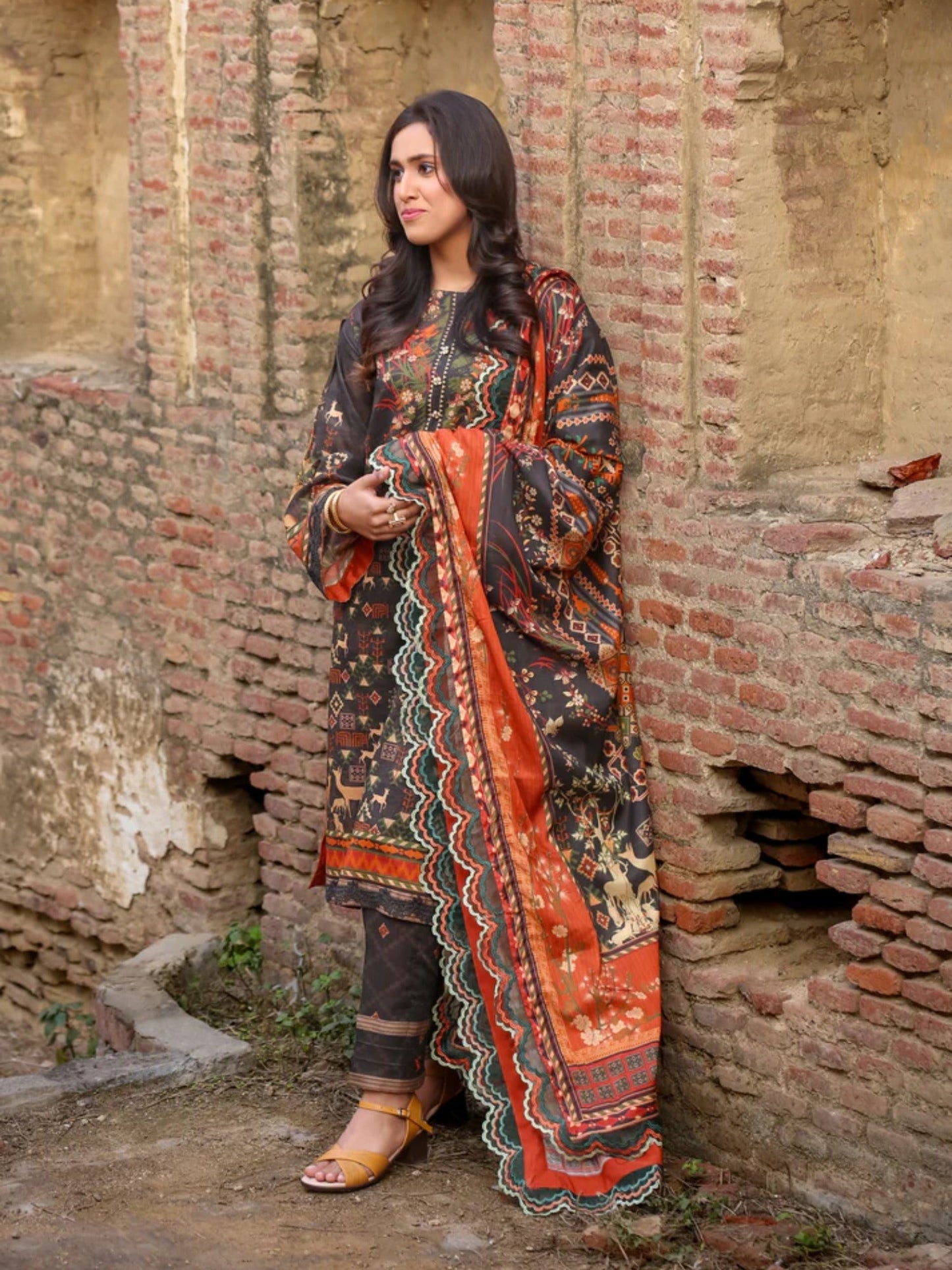Lamorado Lawn Printed Unstitched 3-Piece Suit-LWSU-25P305