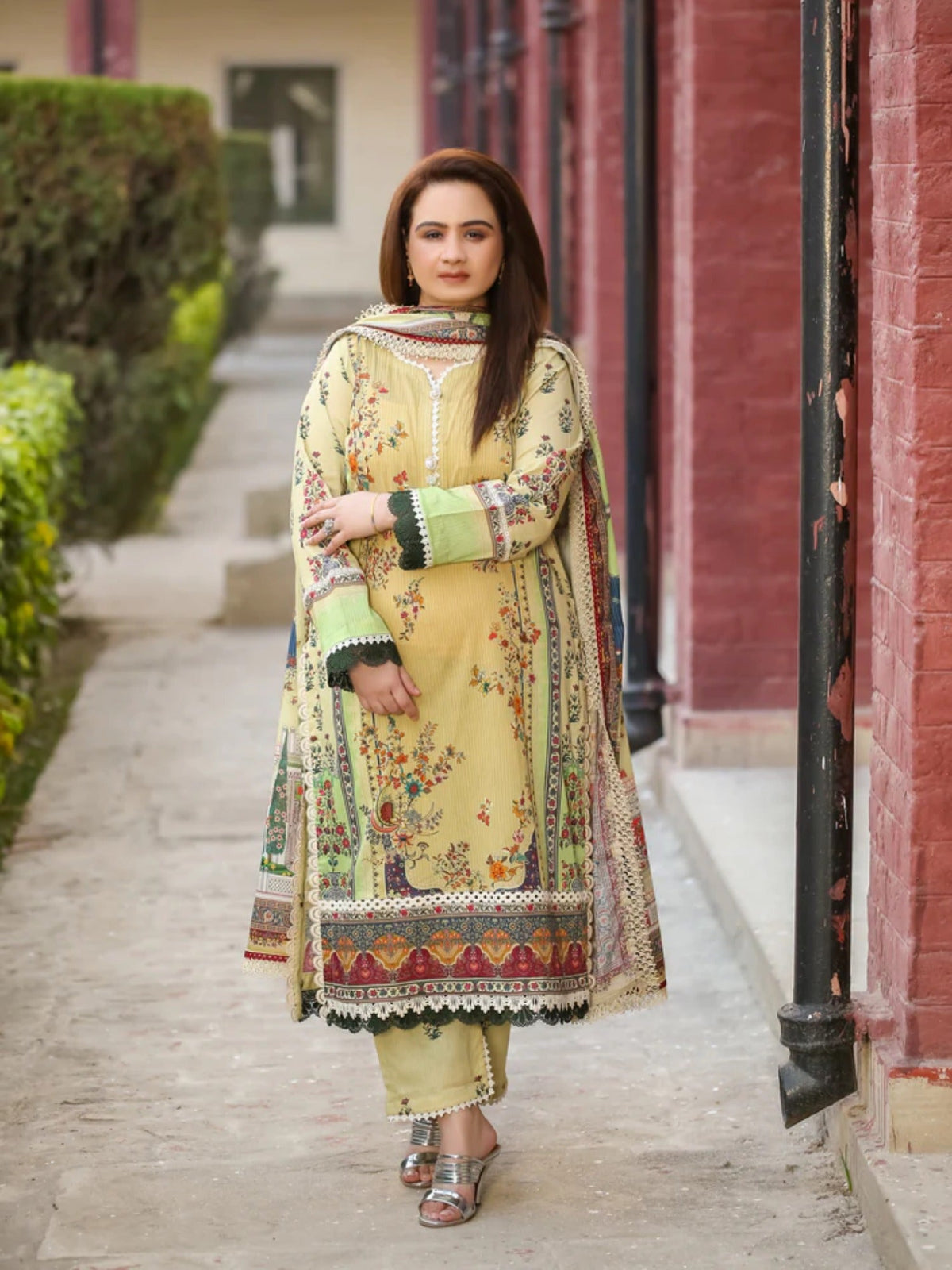 Lamorado Lawn Printed Unstitched 3-Piece Suit-LWSU-25P311
