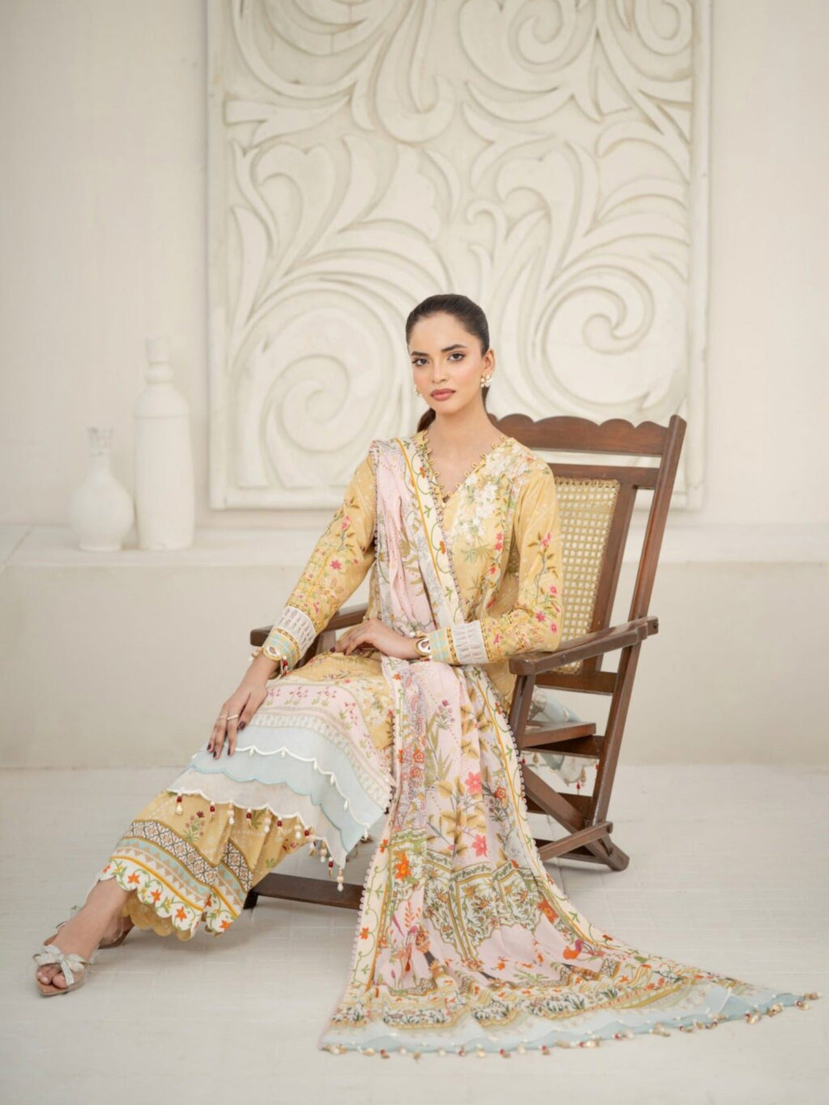 Lamorado Lawn Printed Unstitched 3-Piece Suit-SA26SP302
