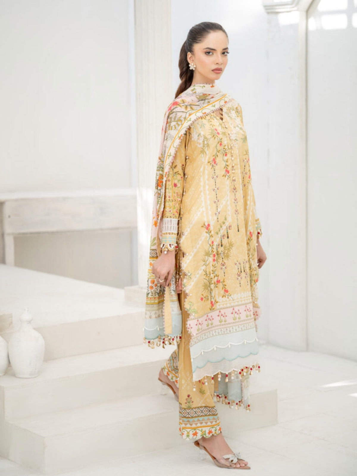 Lamorado Lawn Printed Unstitched 3-Piece Suit-SA26SP302