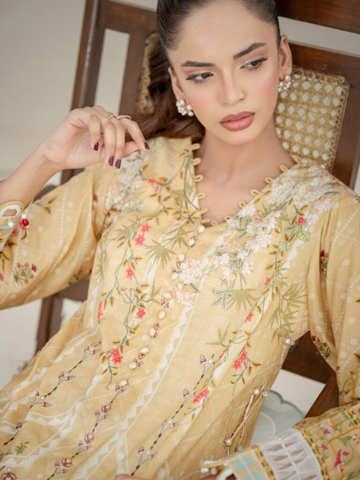 Lamorado Lawn Printed Unstitched 3-Piece Suit-SA26SP302