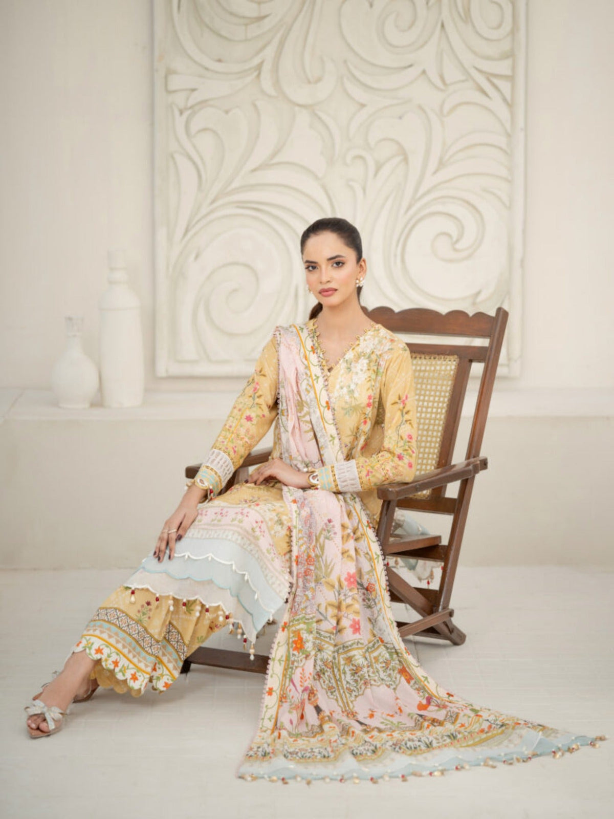 Lamorado Lawn Printed Unstitched 3-Piece Suit-SA26SP302