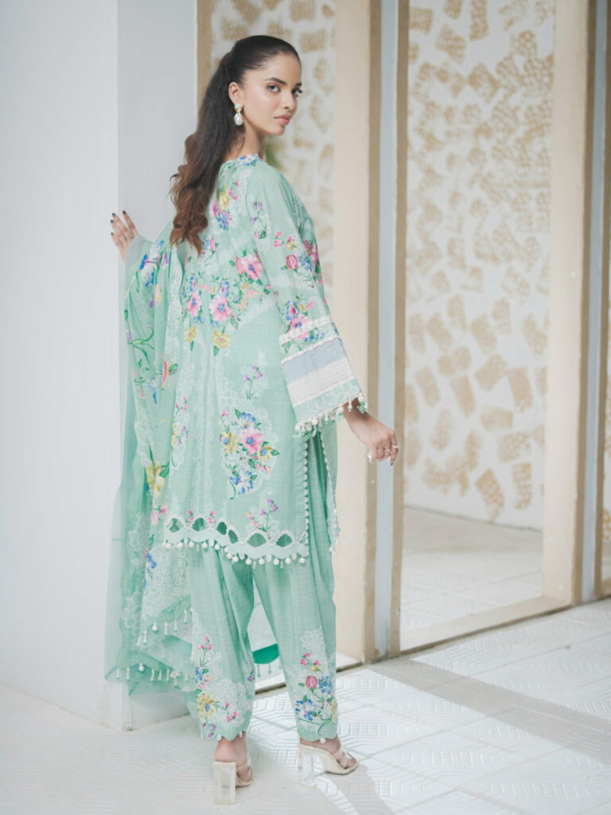 Lamorado Lawn Printed Unstitched 3-Piece Suit-SA26SP307