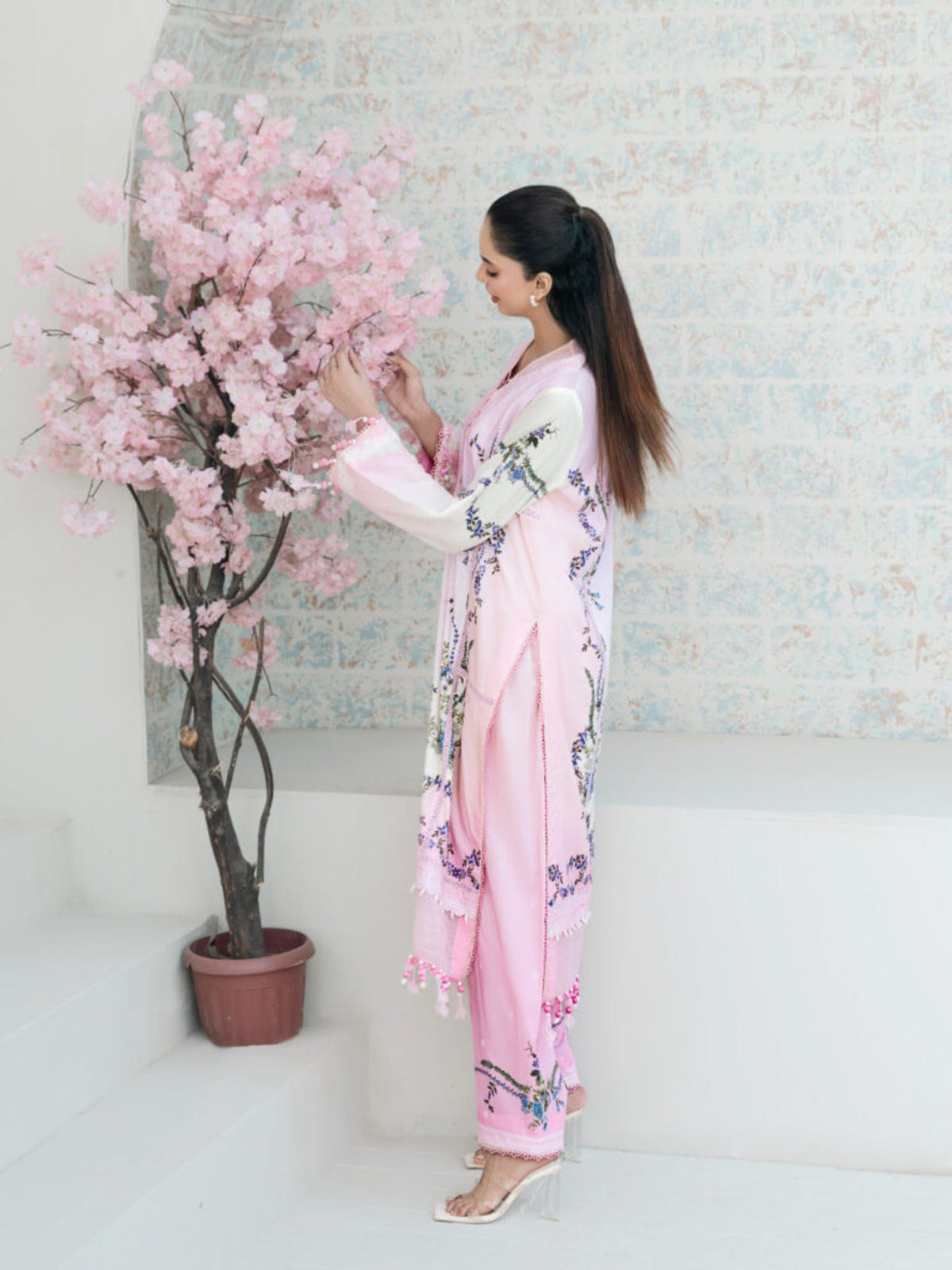 Lamorado Lawn Printed Unstitched 2-Piece Suit-SA26SP202