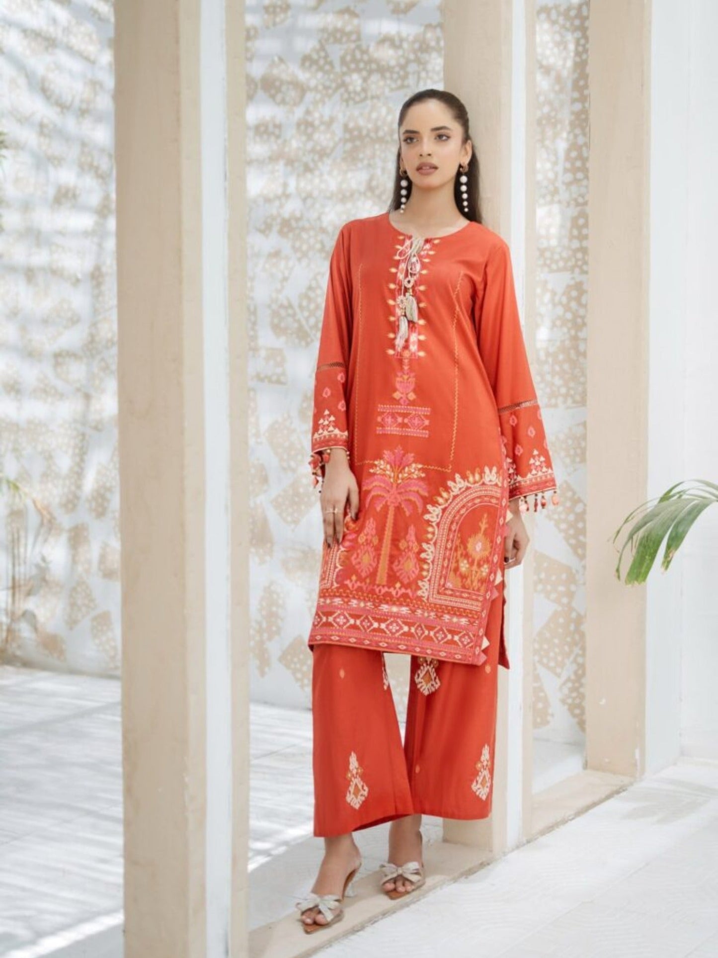 Lamorado Lawn Embroidered Unstitched 2-Piece Suit-SA26SD201-EMB