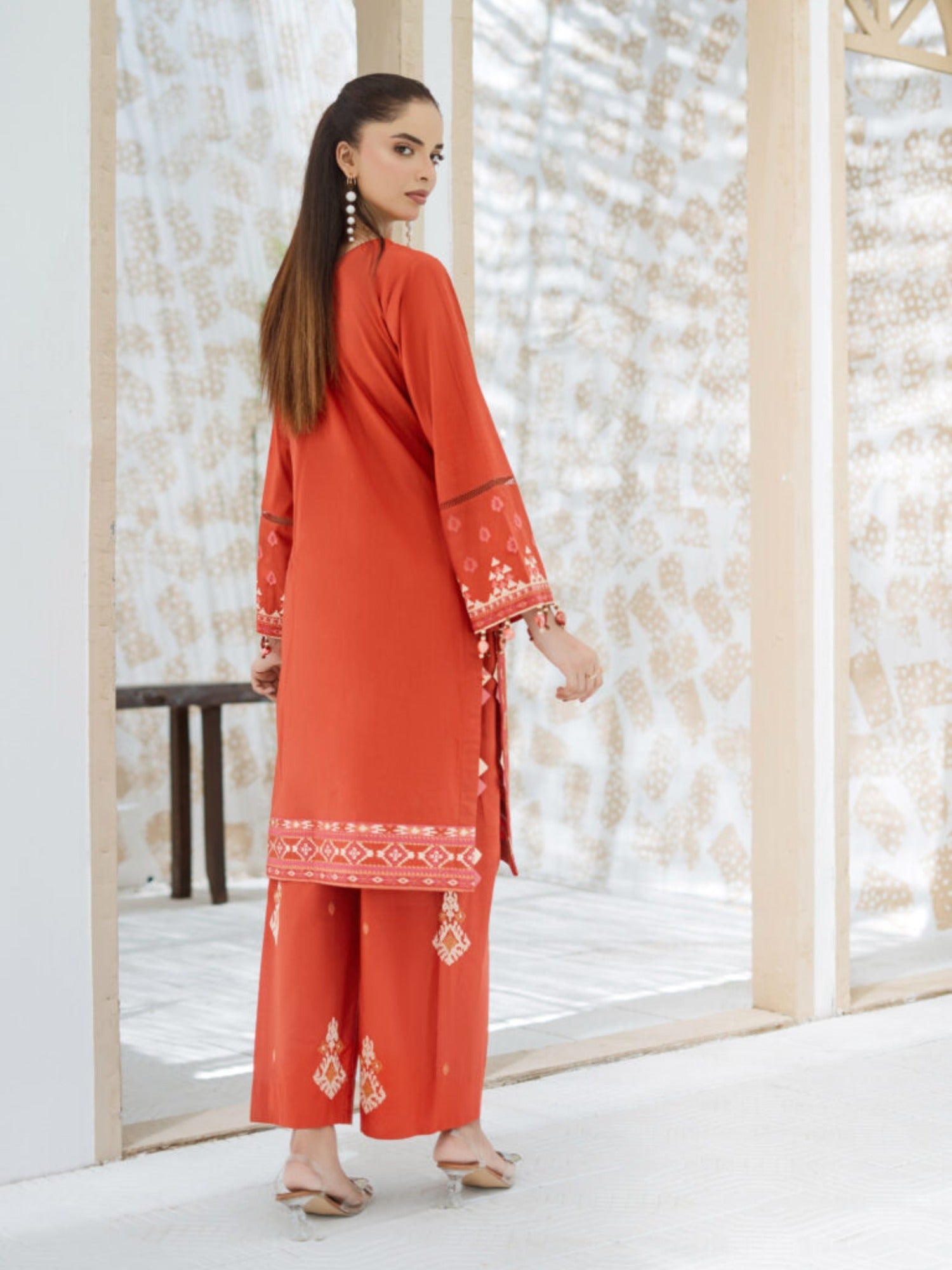 Lamorado Lawn Embroidered Unstitched 2-Piece Suit-SA26SD201-EMB
