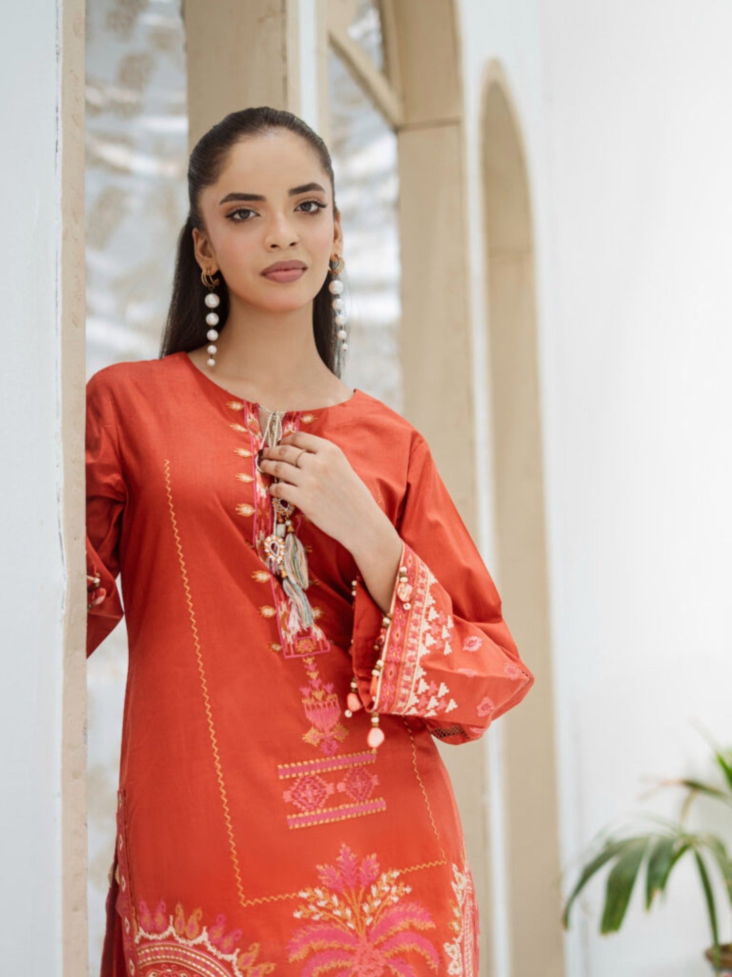 Lamorado Lawn Embroidered Unstitched 2-Piece Suit-SA26SD201-EMB