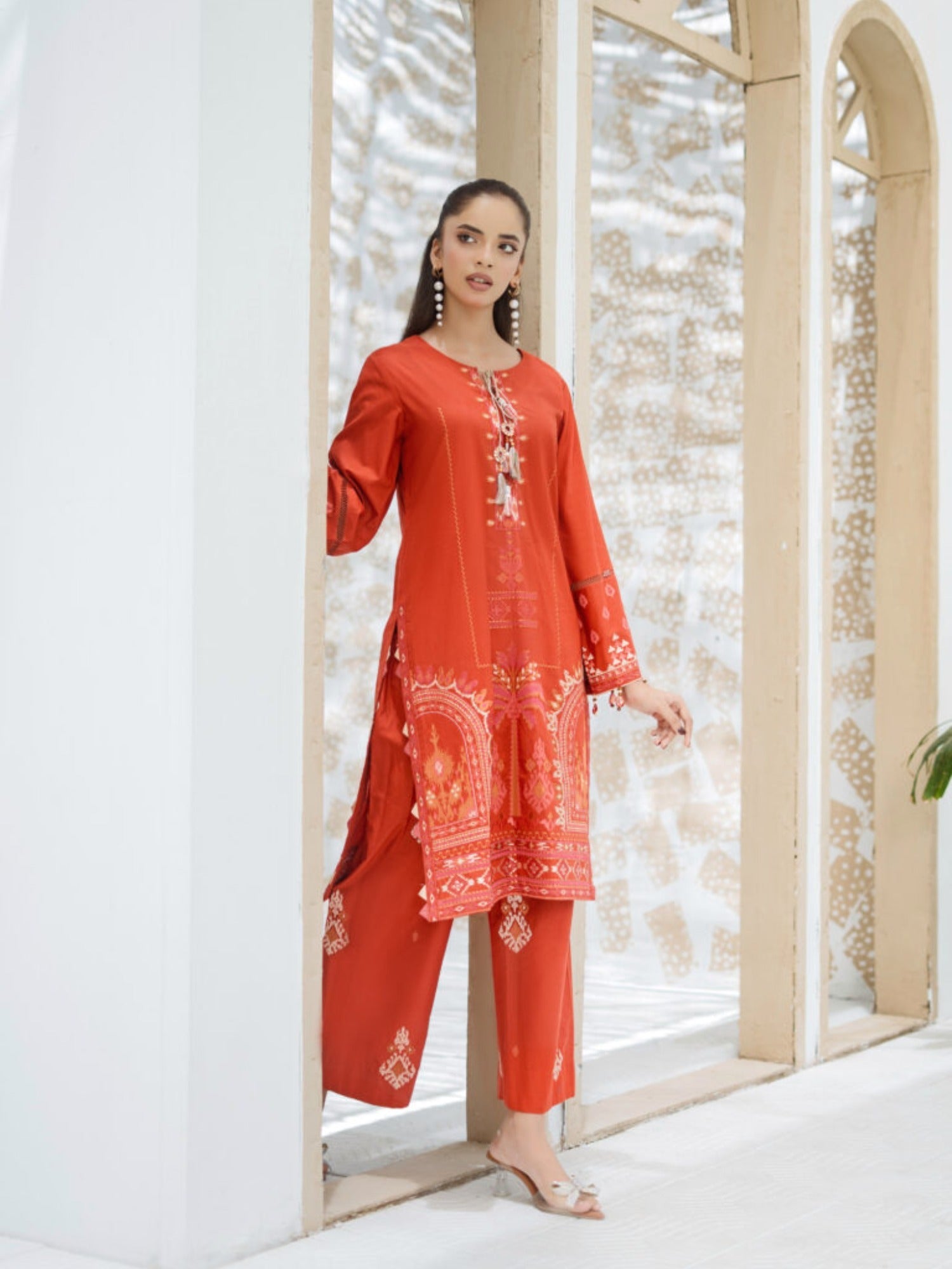 Lamorado Lawn Embroidered Unstitched 2-Piece Suit-SA26SD201-EMB