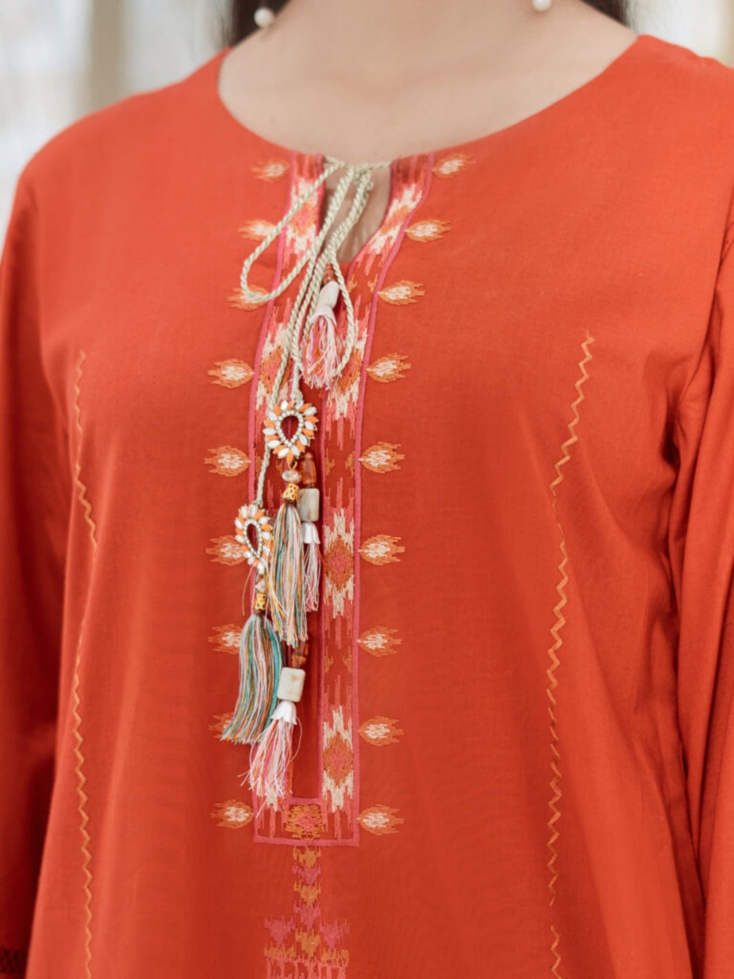 Lamorado Lawn Embroidered Unstitched 2-Piece Suit-SA26SD201-EMB
