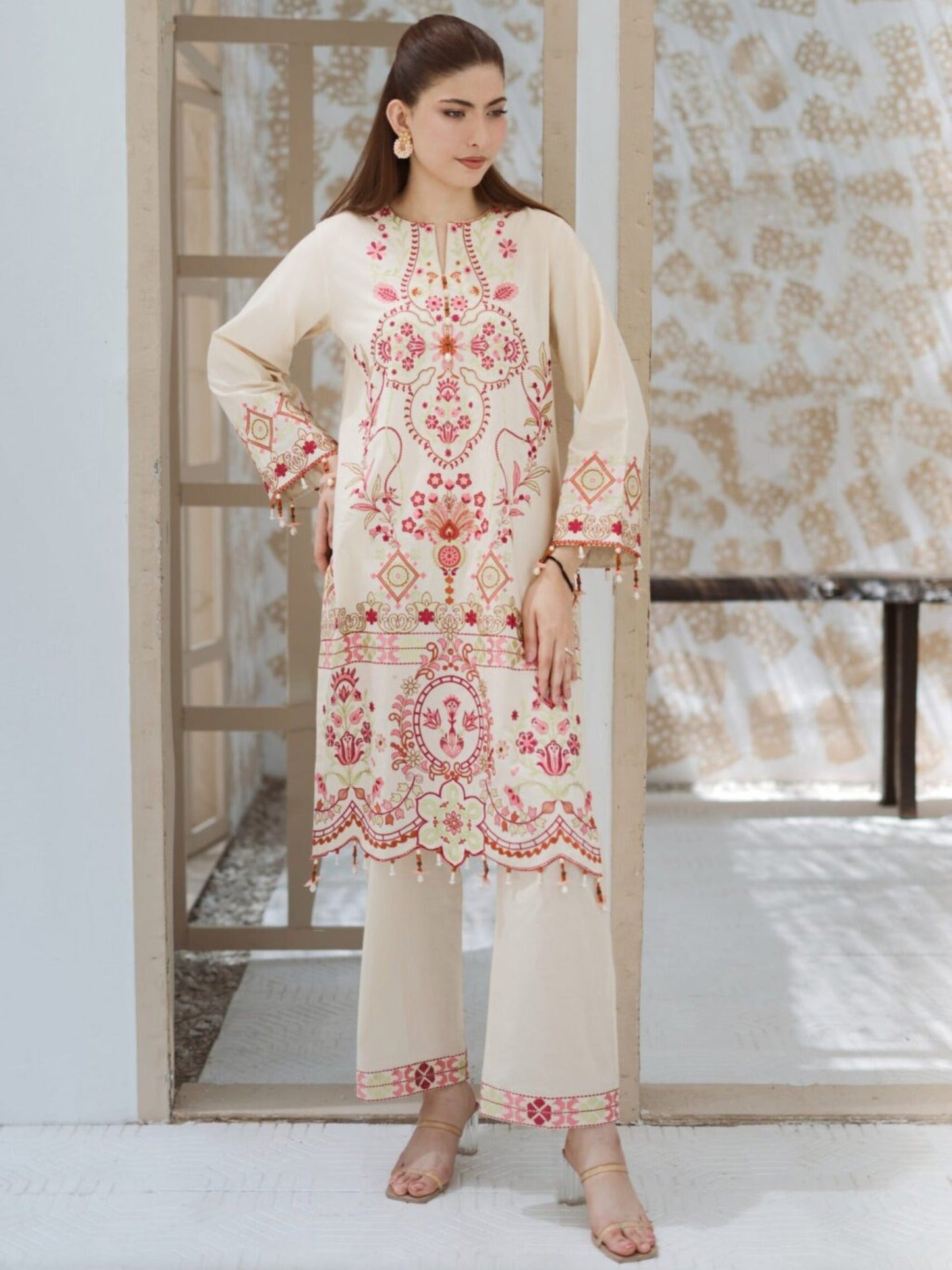 Lamorado Lawn Embroidered Unstitched 2-Piece Suit-SA26SD204-EMB