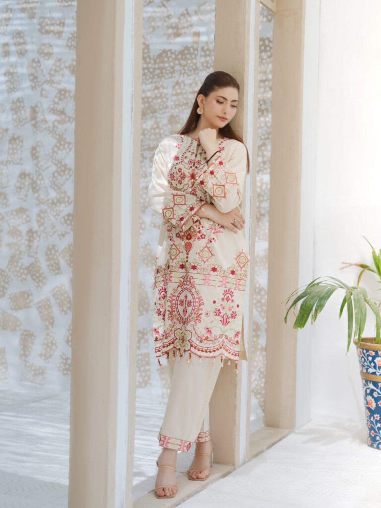 Lamorado Lawn Embroidered Unstitched 2-Piece Suit-SA26SD204-EMB
