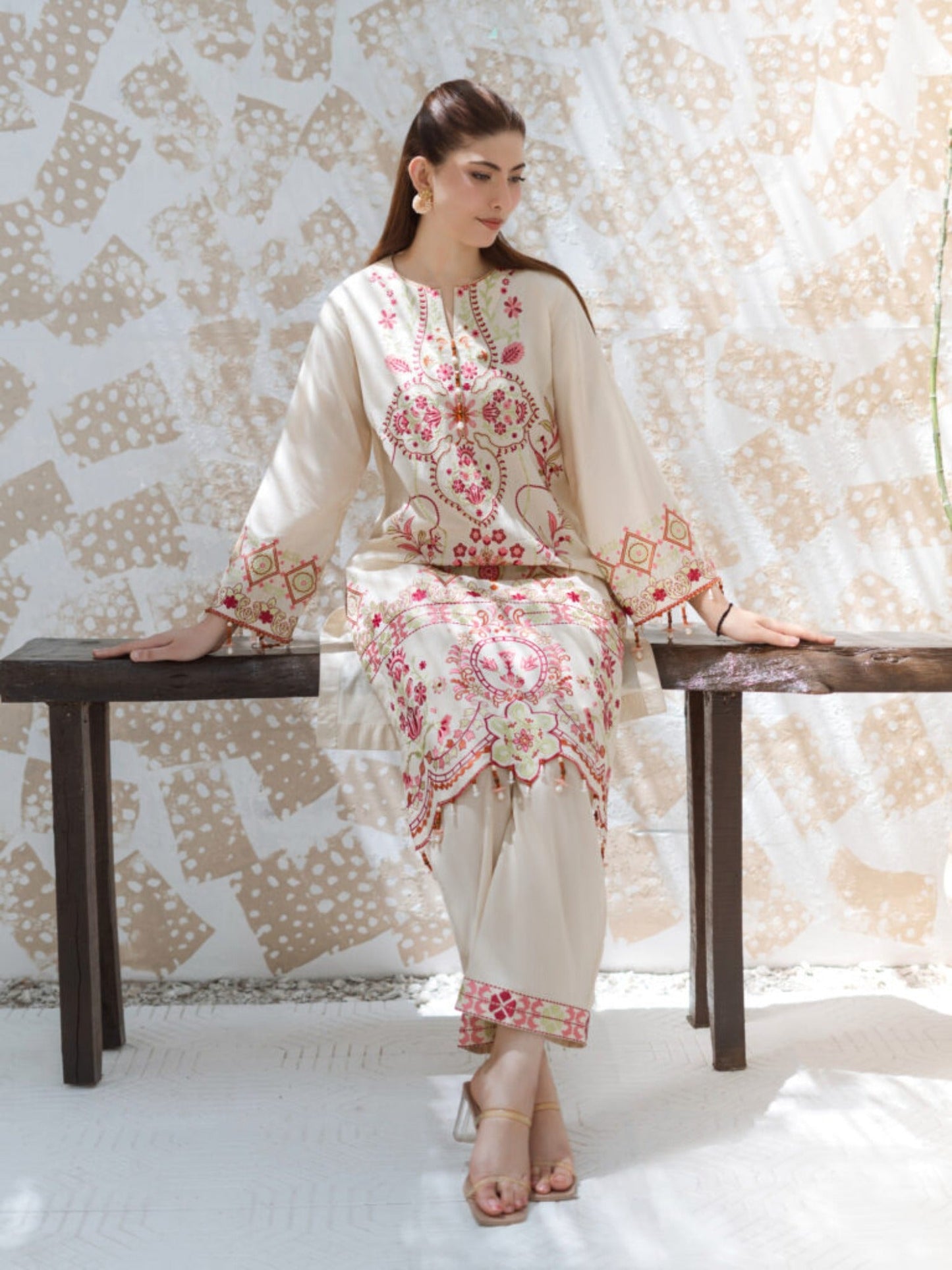 Lamorado Lawn Embroidered Unstitched 2-Piece Suit-SA26SD204-EMB