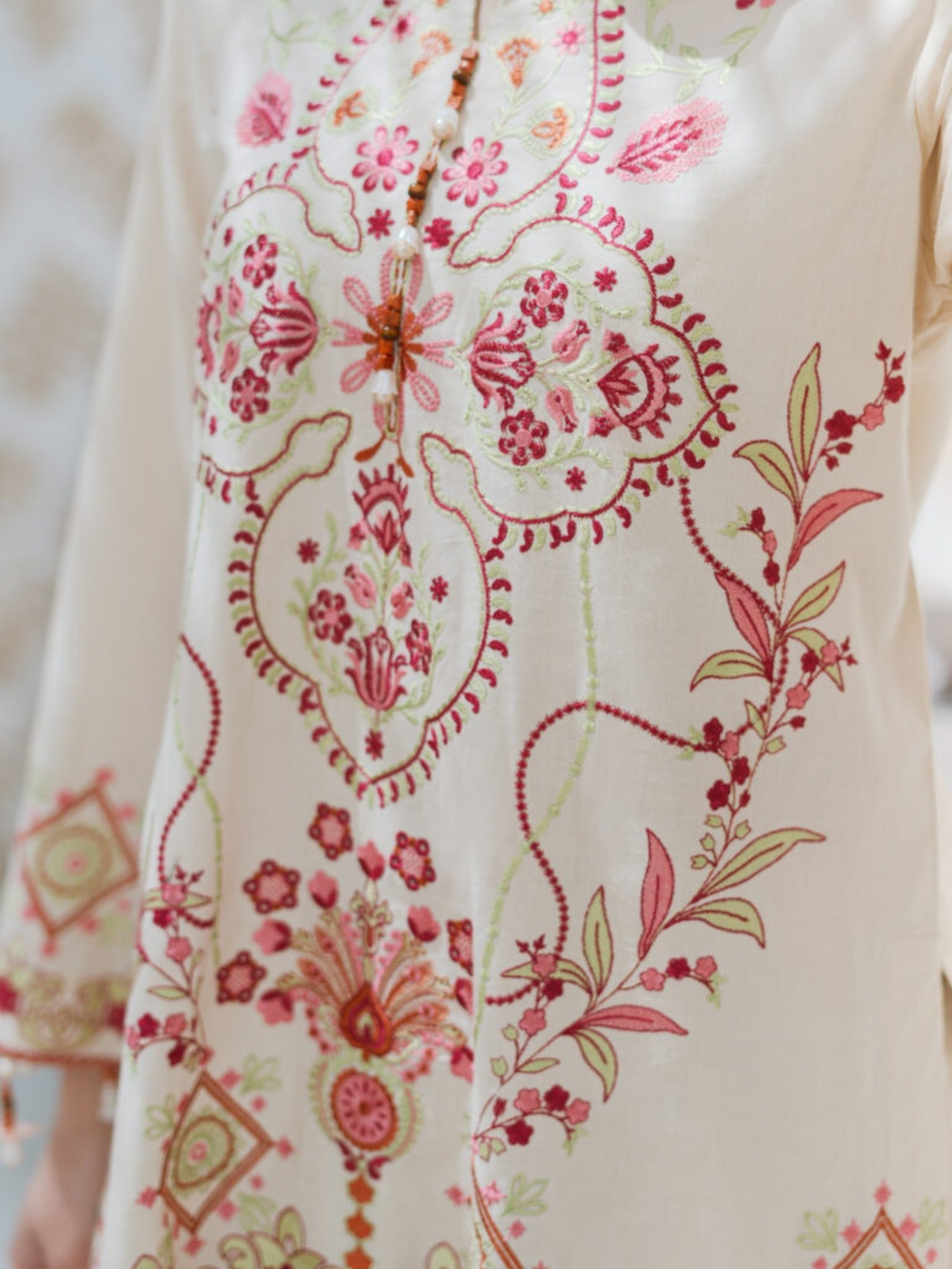 Lamorado Lawn Embroidered Unstitched 2-Piece Suit-SA26SD204-EMB