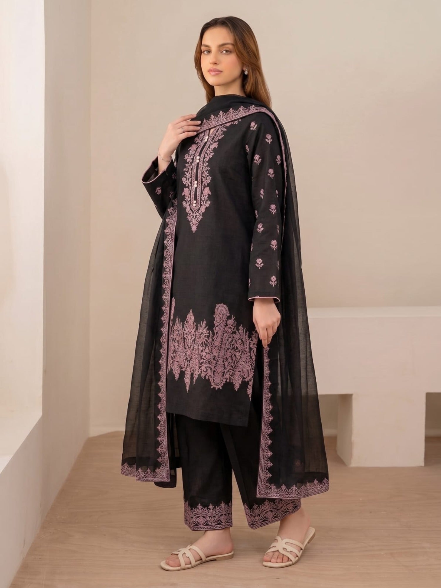 Black Duas Boutique Linen Embroidered Stitched 3-Piece Suit-Gulrukh