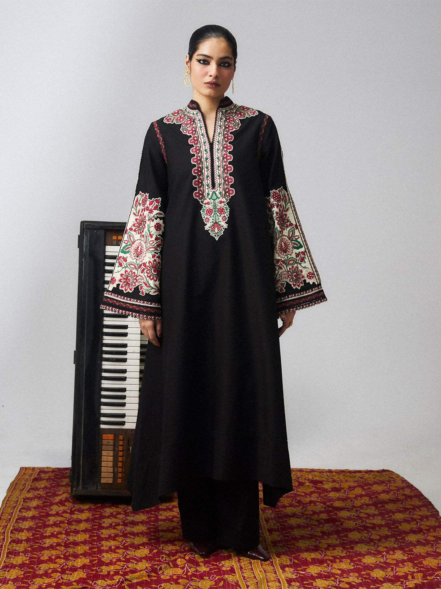 Jugnu by Hussain Rehar Khaddar Pret’26 Wool Embroidered Scarf-Nagina