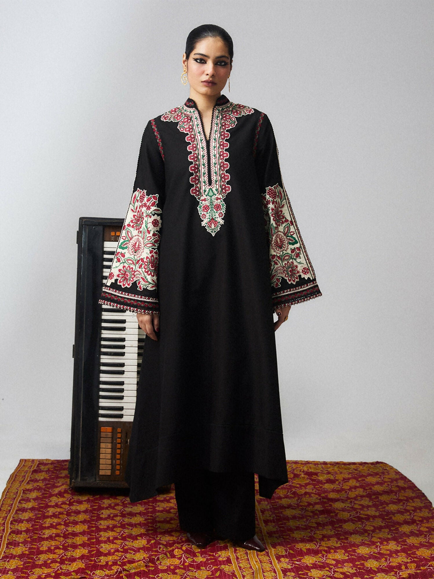 Jugnu by Hussain Rehar Khaddar Pret’26 Wool Embroidered Scarf-Nagina