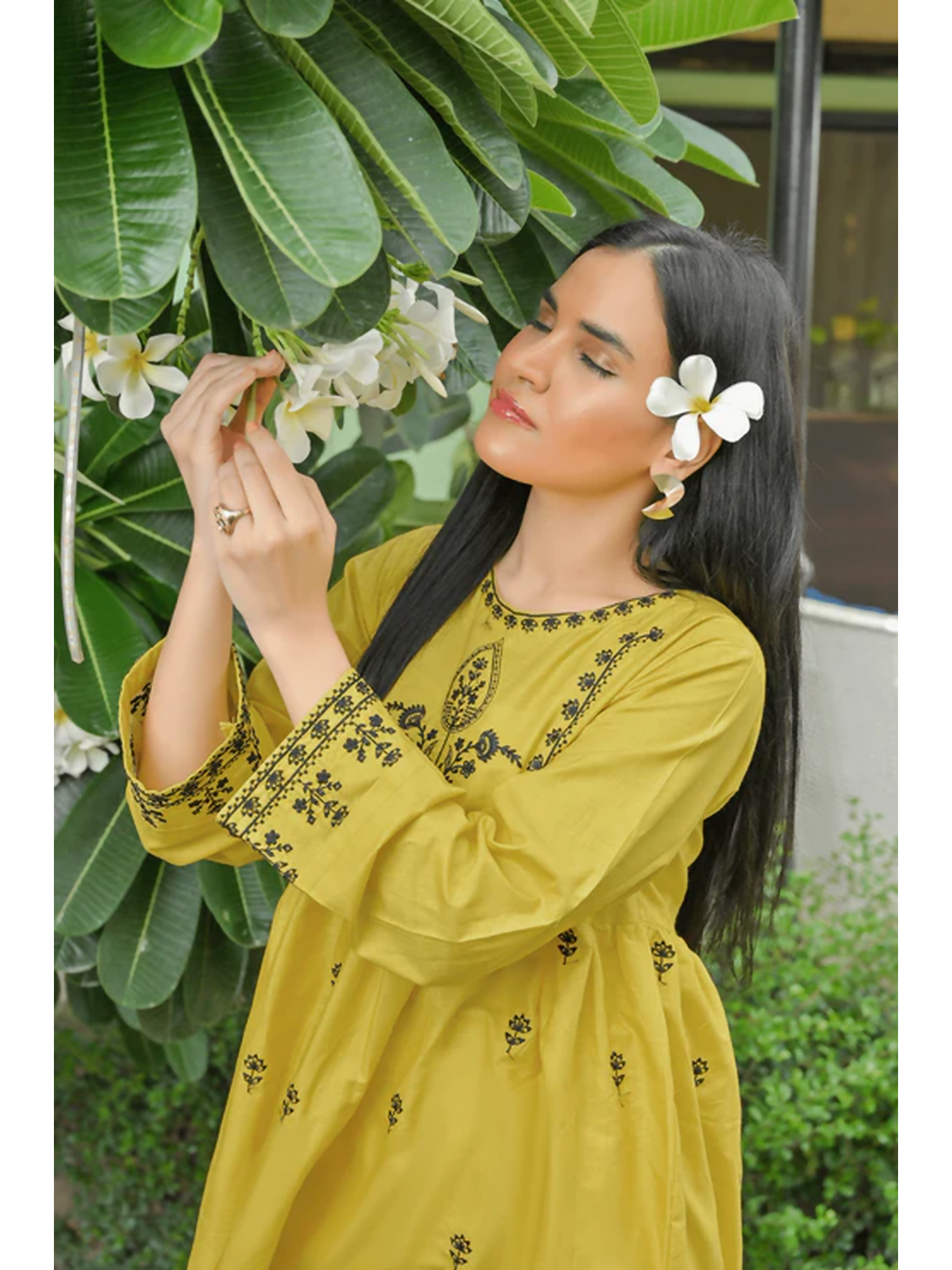 MAK Fashion Lawn Embroidered Stitched 2-Piece Suit-Nargis