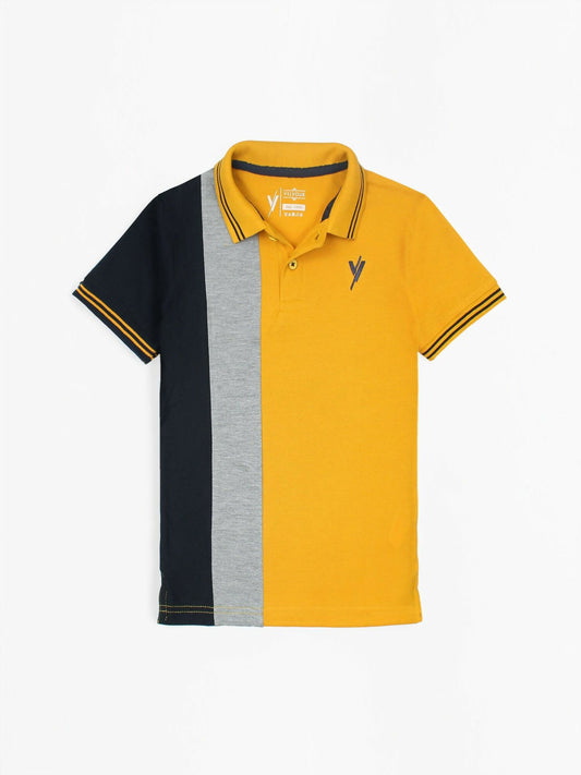 Bright boys’ half sleeve polo shirt in soft piqué fabric, featuring a tipping collar and embroidered logo – ideal for casual summer wear