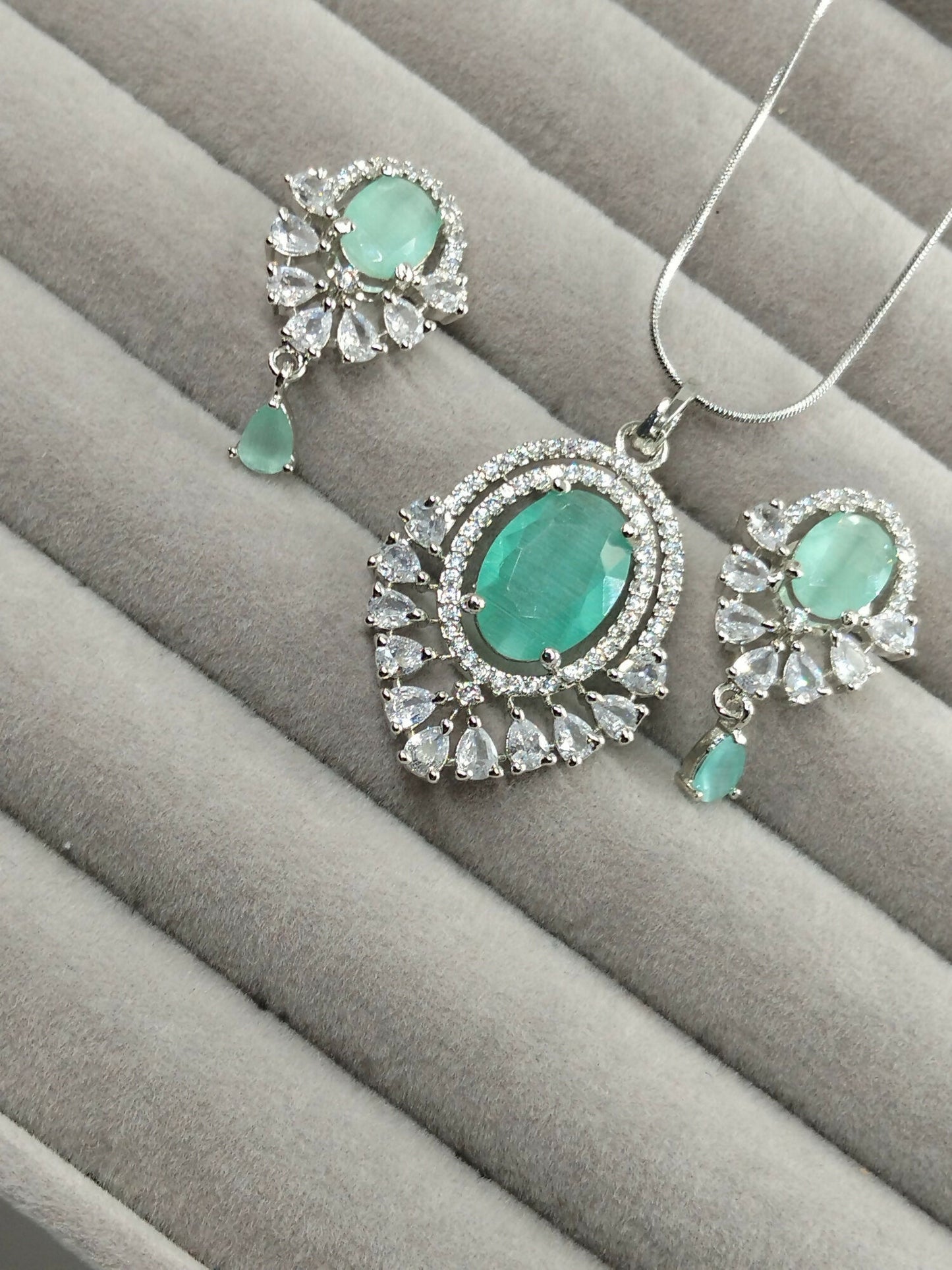 H&A Jewellery One Carat Necklace Set