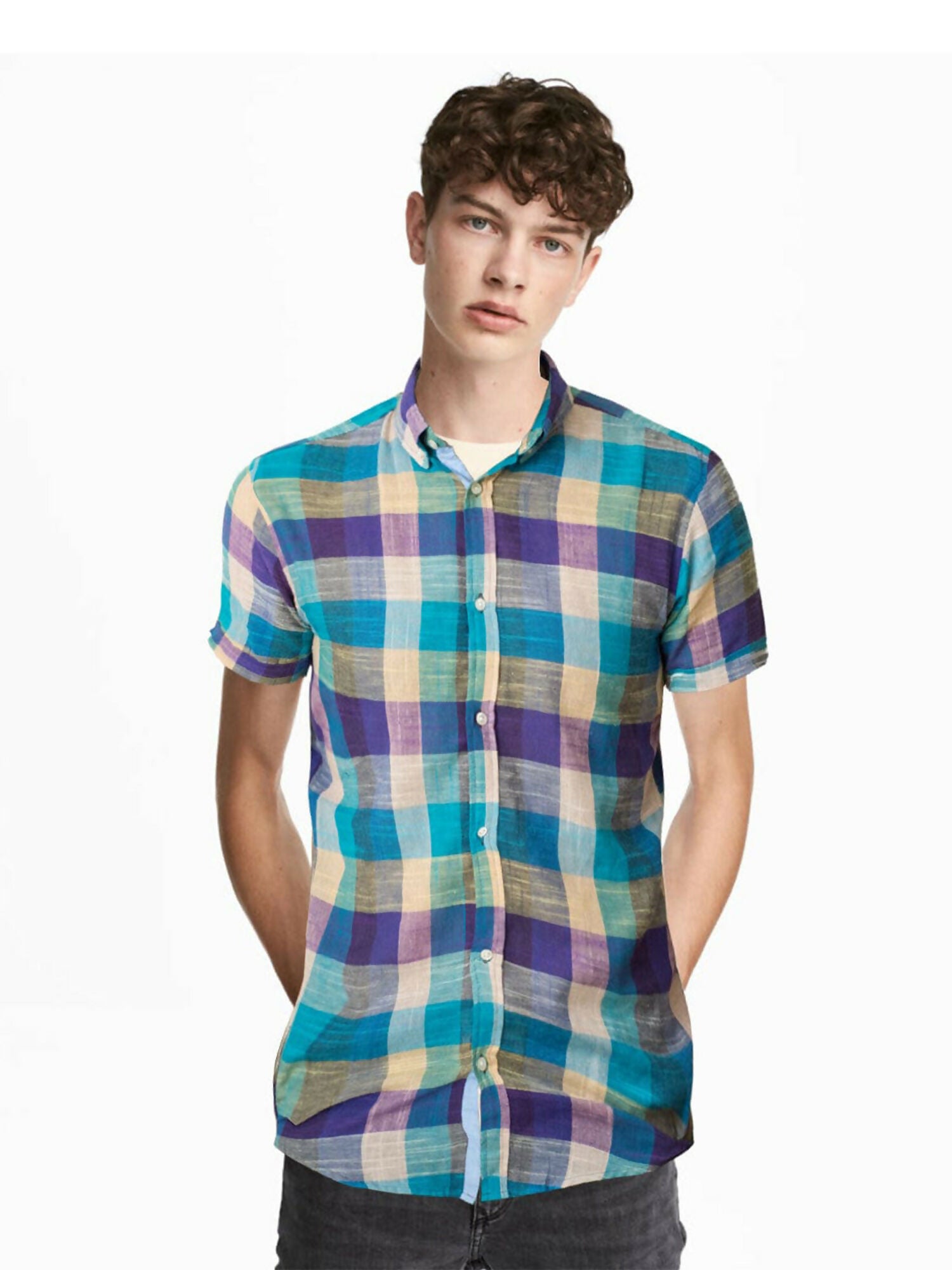 Old Navy slim fit men’s shirt with half sleeves, button-down collar, made from breathable cotton-linen fabric.