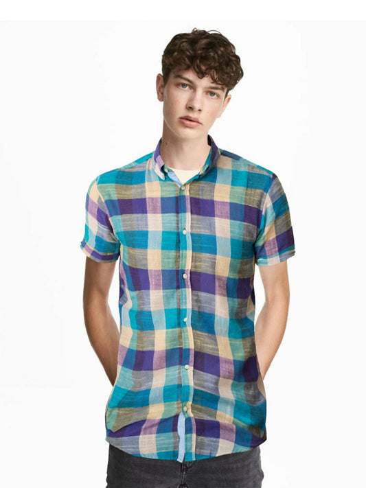Old Navy slim fit men’s shirt with half sleeves, button-down collar, made from breathable cotton-linen fabric.