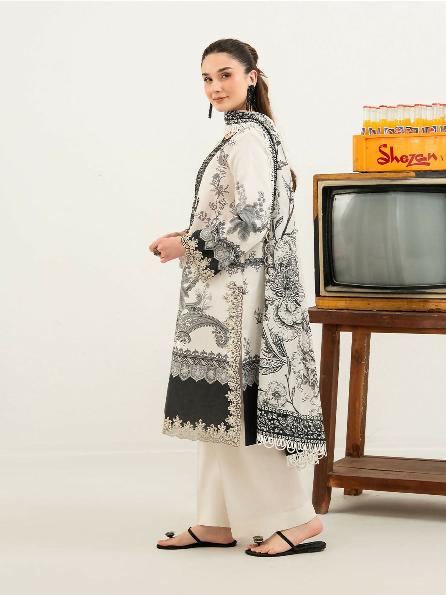 Mahnur Anaya Lawn Vol-1 Embroidered Unstitched 3-Piece Suit-ANA-005
