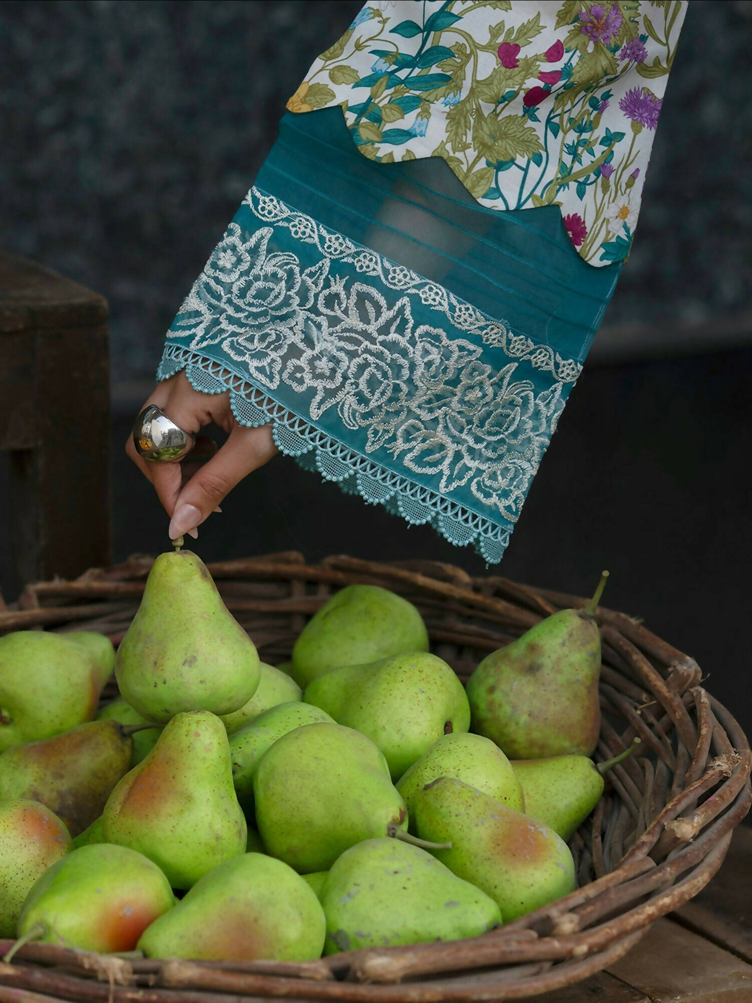 Mahnur Broadway Luxury Lawn'26 Embroidered Unstitched 3-Piece Suit-BW-004