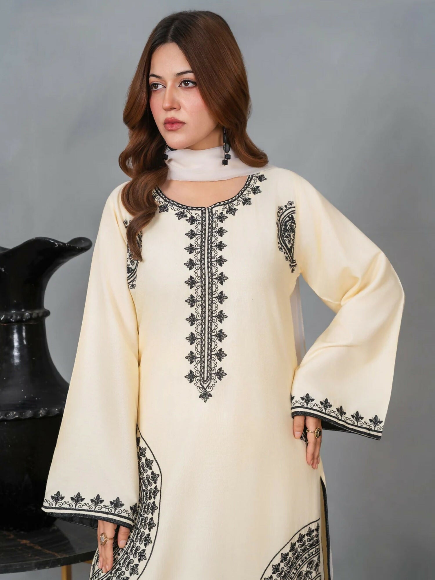 Stylish Collection Musk Linen Embroidered Stitched 3-Piece Suit-Zahoor