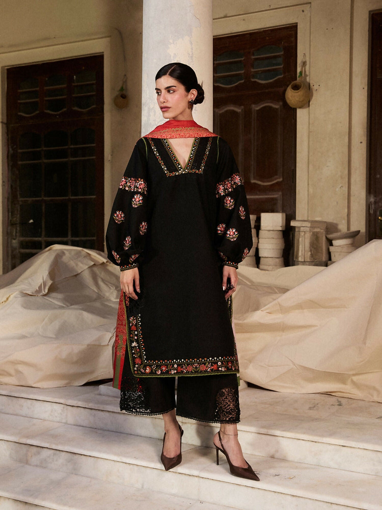 Hussain Rehar Khaddar'25 Embroidered Stitched 3-Piece Suit-Siyah