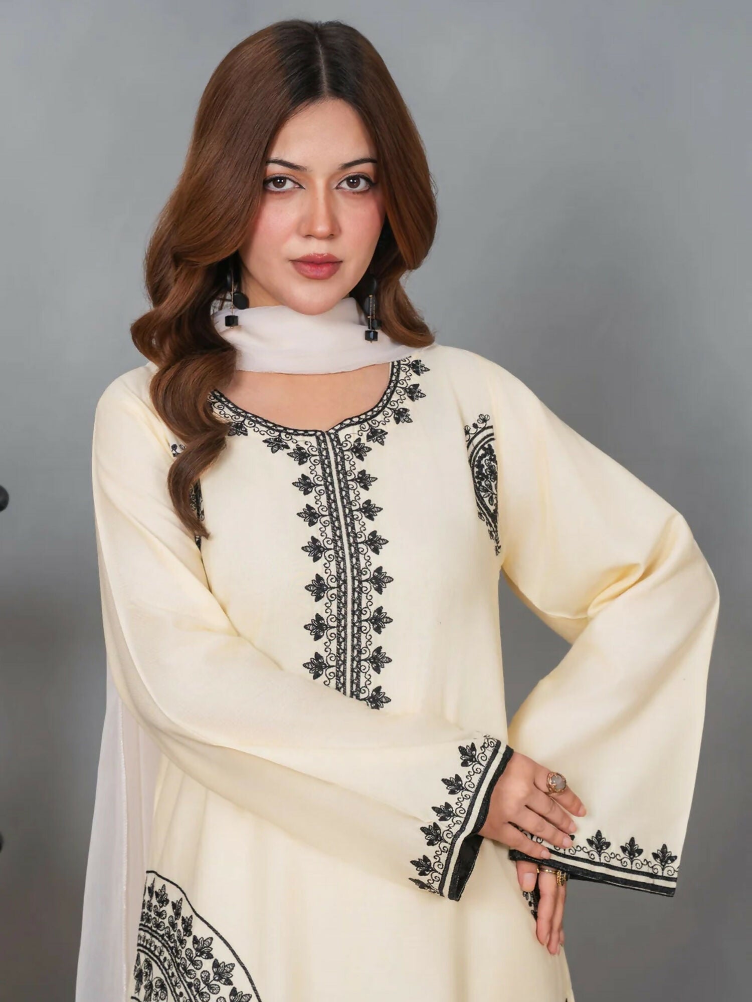 Stylish Collection Musk Linen Embroidered Stitched 3-Piece Suit-Zahoor