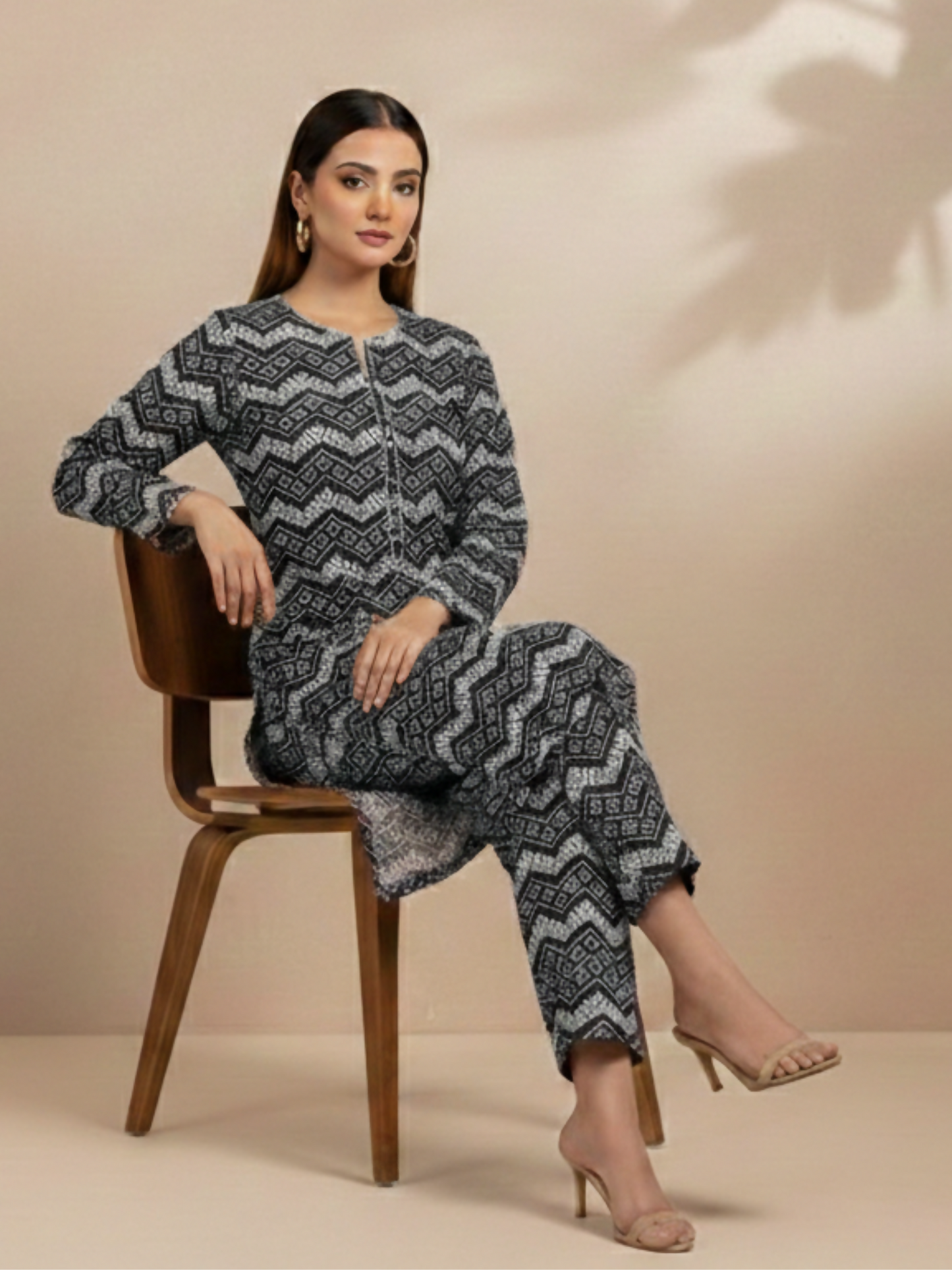 Bin Shaukat Classic Lawn Printed Unstitched 2-Piece Suit