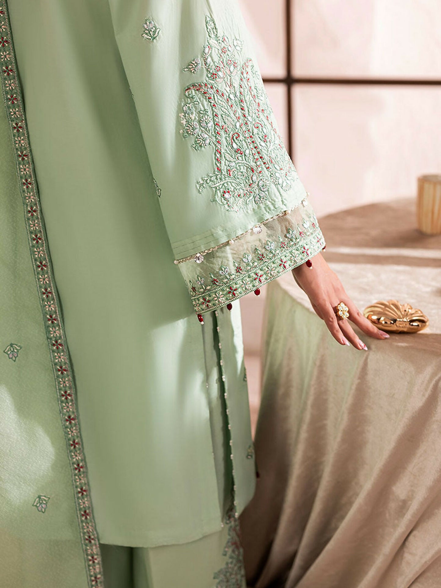 Shurooq L’amore Lawn Embroidered Stitched 3-Piece Suit-Evee