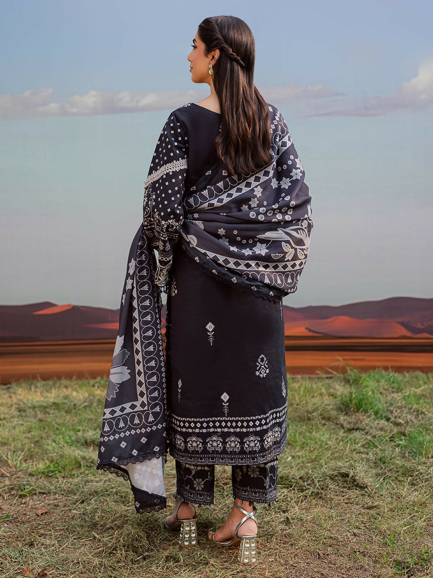 Parishay Rang e Sarma Khaddar Embroidered Stitched 3-Piece Suit-SAR-07