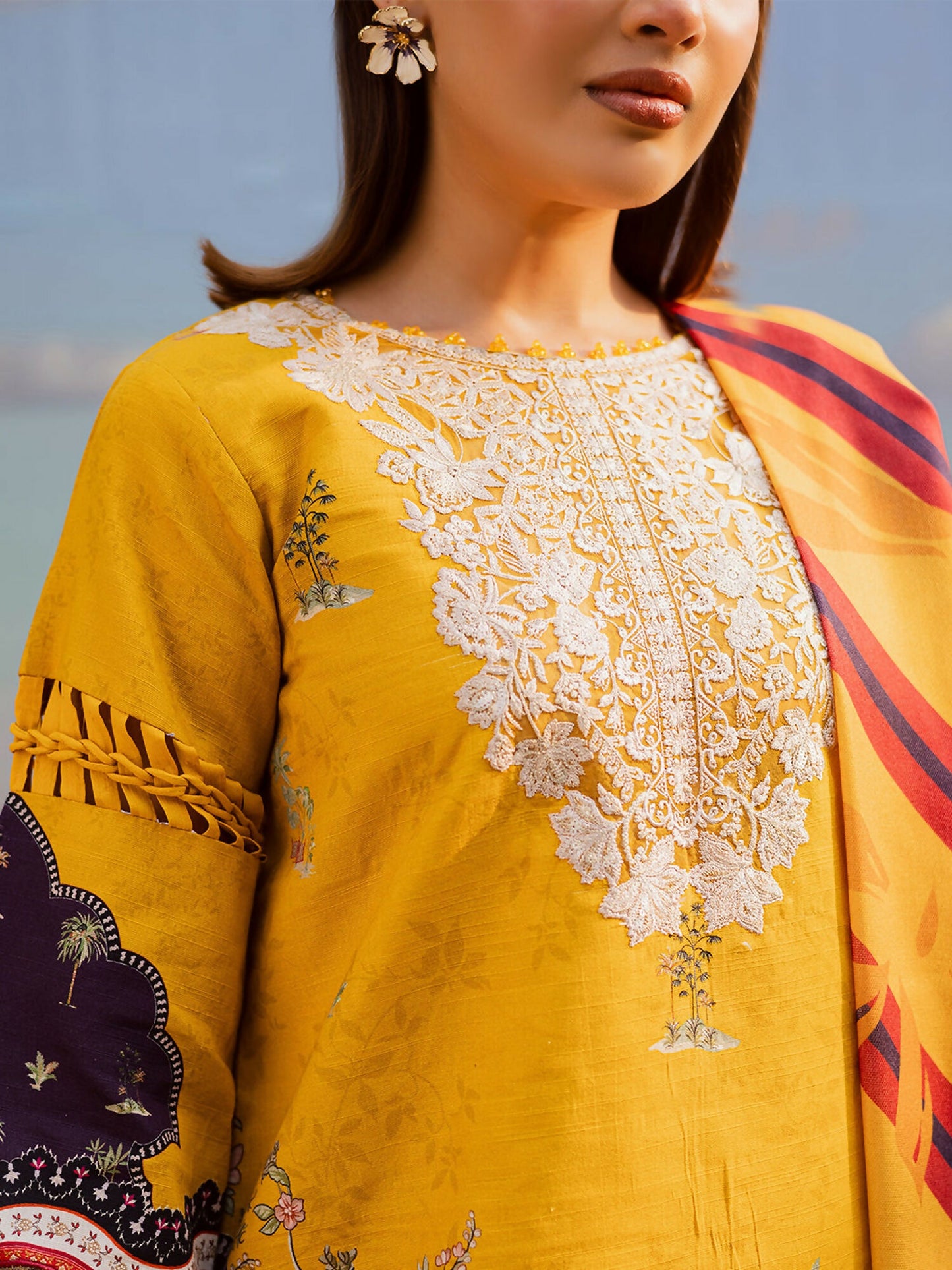 Parishay Rang e Sarma Khaddar Embroidered Stitched 3-Piece Suit-SAR-05