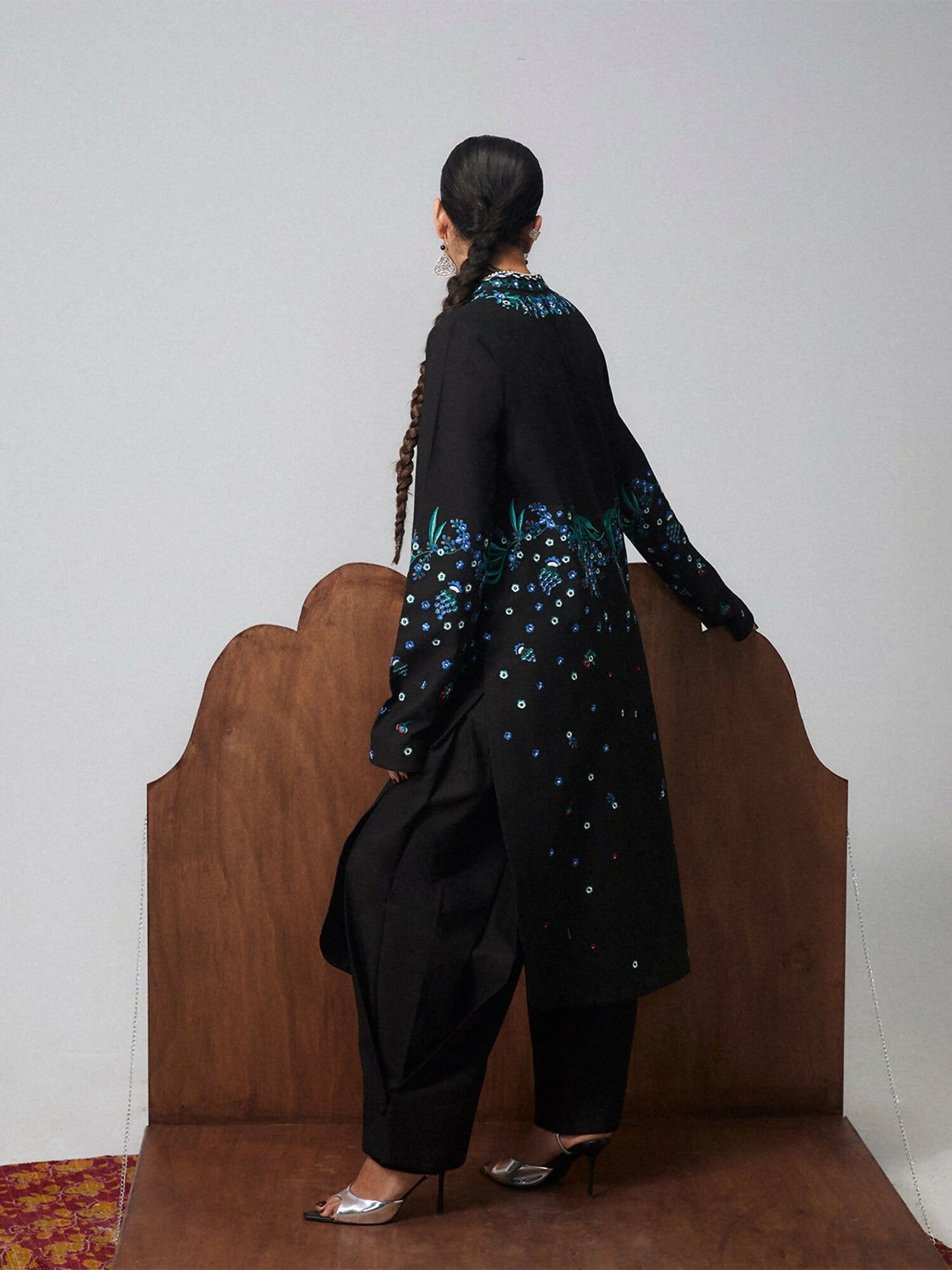 Jugnu by Hussain Rehar Khaddar Pret’26 Wool Embroidered Scarf-Nima
