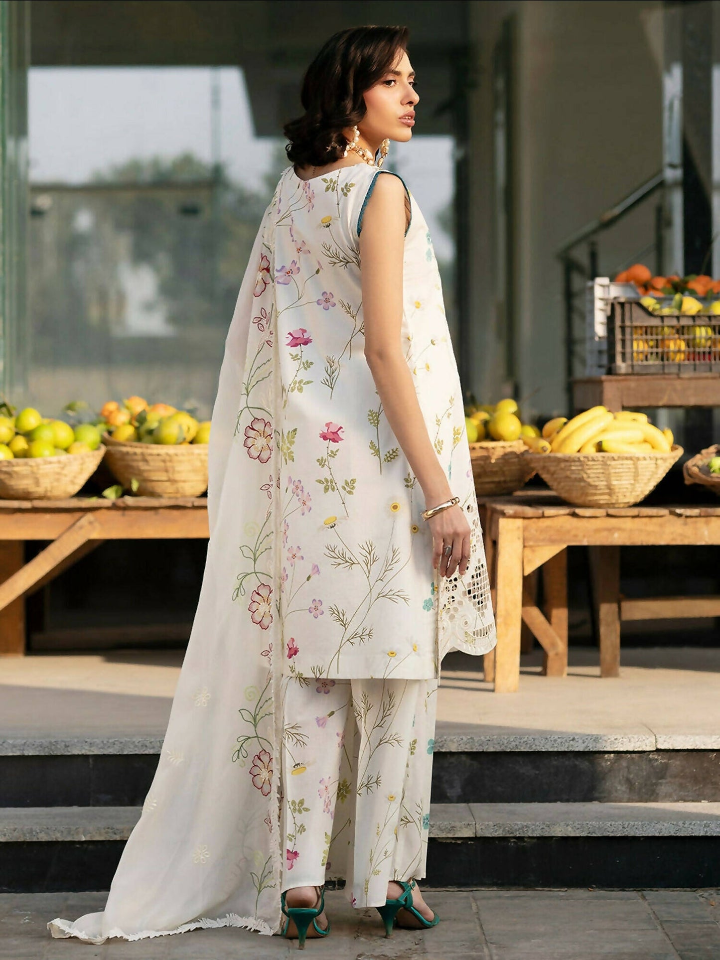 Mahnur Broadway Luxury Lawn'26 Embroidered Unstitched 3-Piece Suit-BW-002