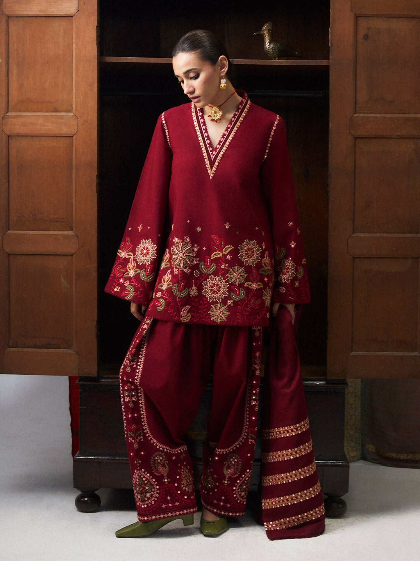 Jugnu by Hussain Rehar Khaddar Pret’26 Wool Embroidered Scarf-Jasmin