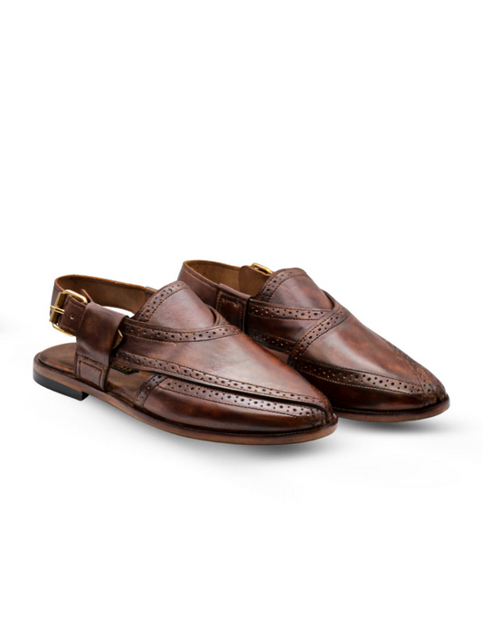 Brown leather sandals with a traditional design and premium finish, combining comfort and classic style for versatile everyday wear.