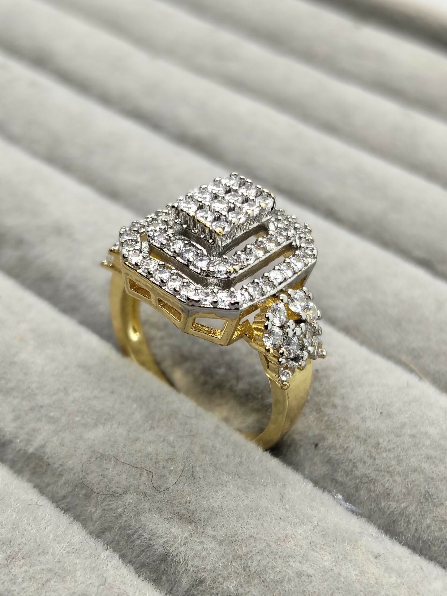 H&A Jewellery 18K Gold Polished Zircon Cluster Ring