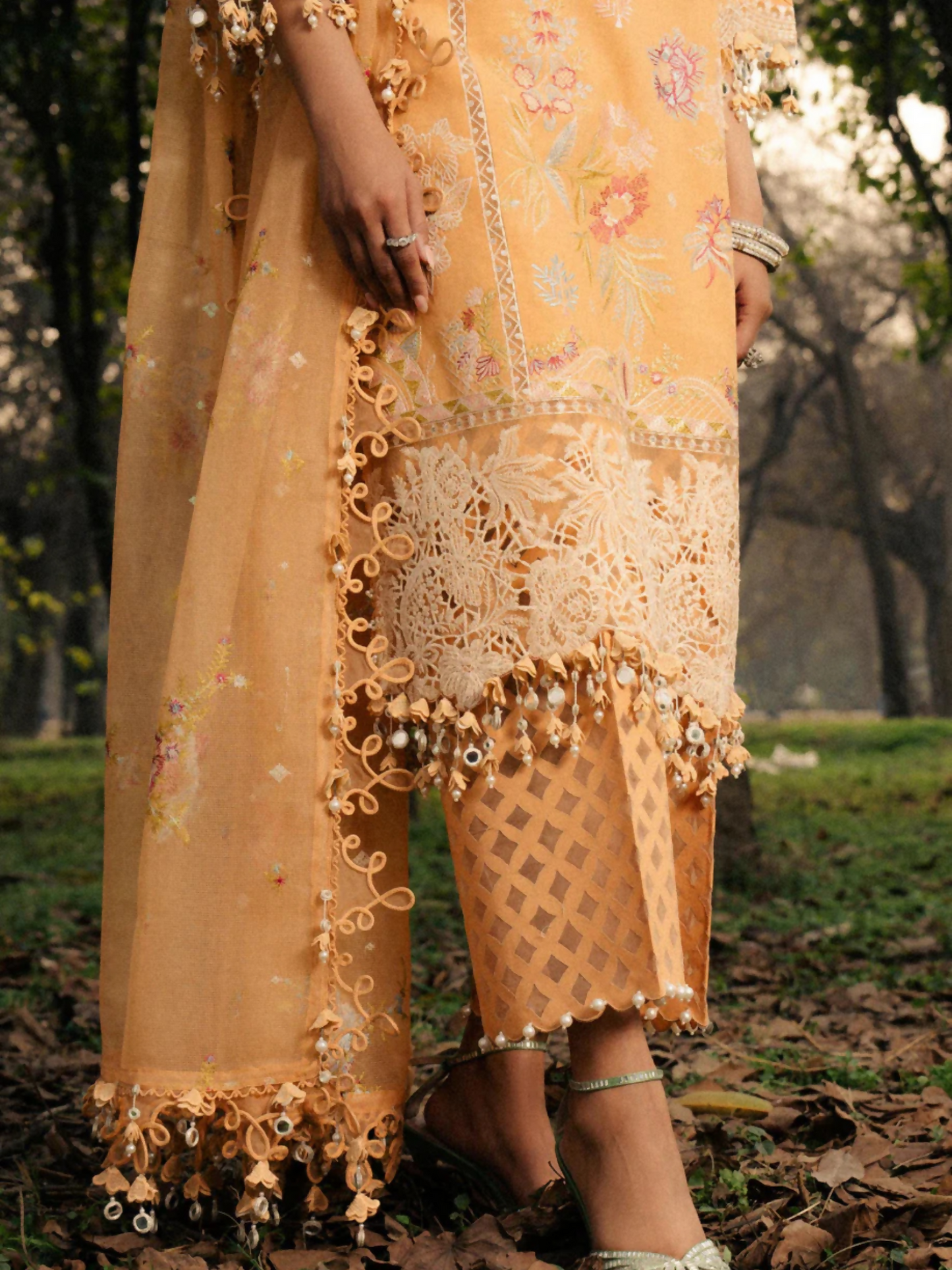 Sana Safinaz Luxury Lawn'25 Lawn Embroidered Unstitched 3-Piece Suit-L251-008B-3CT