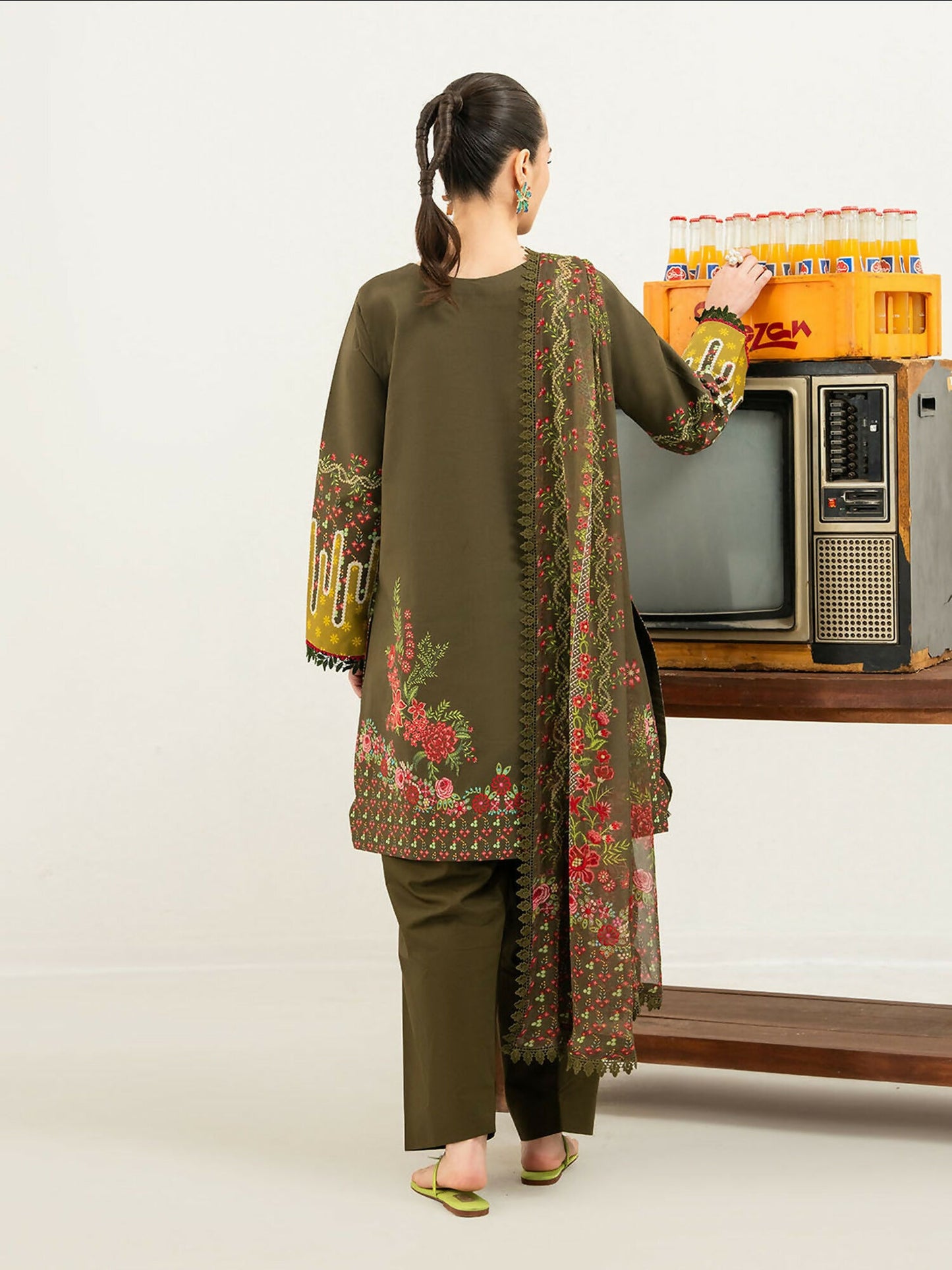 Mahnur Anaya Lawn Vol-1 Embroidered Unstitched 3-Piece Suit-ANA-007