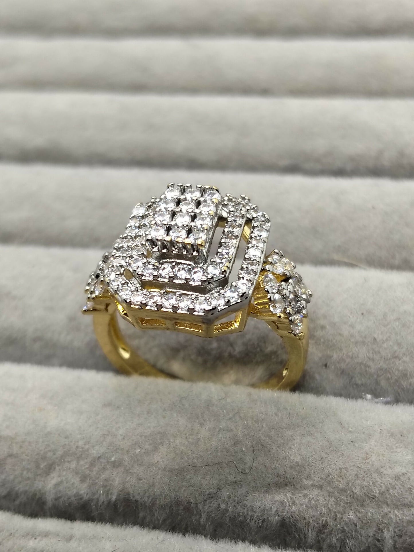H&A Jewellery 18K Gold Polished Zircon Cluster Ring