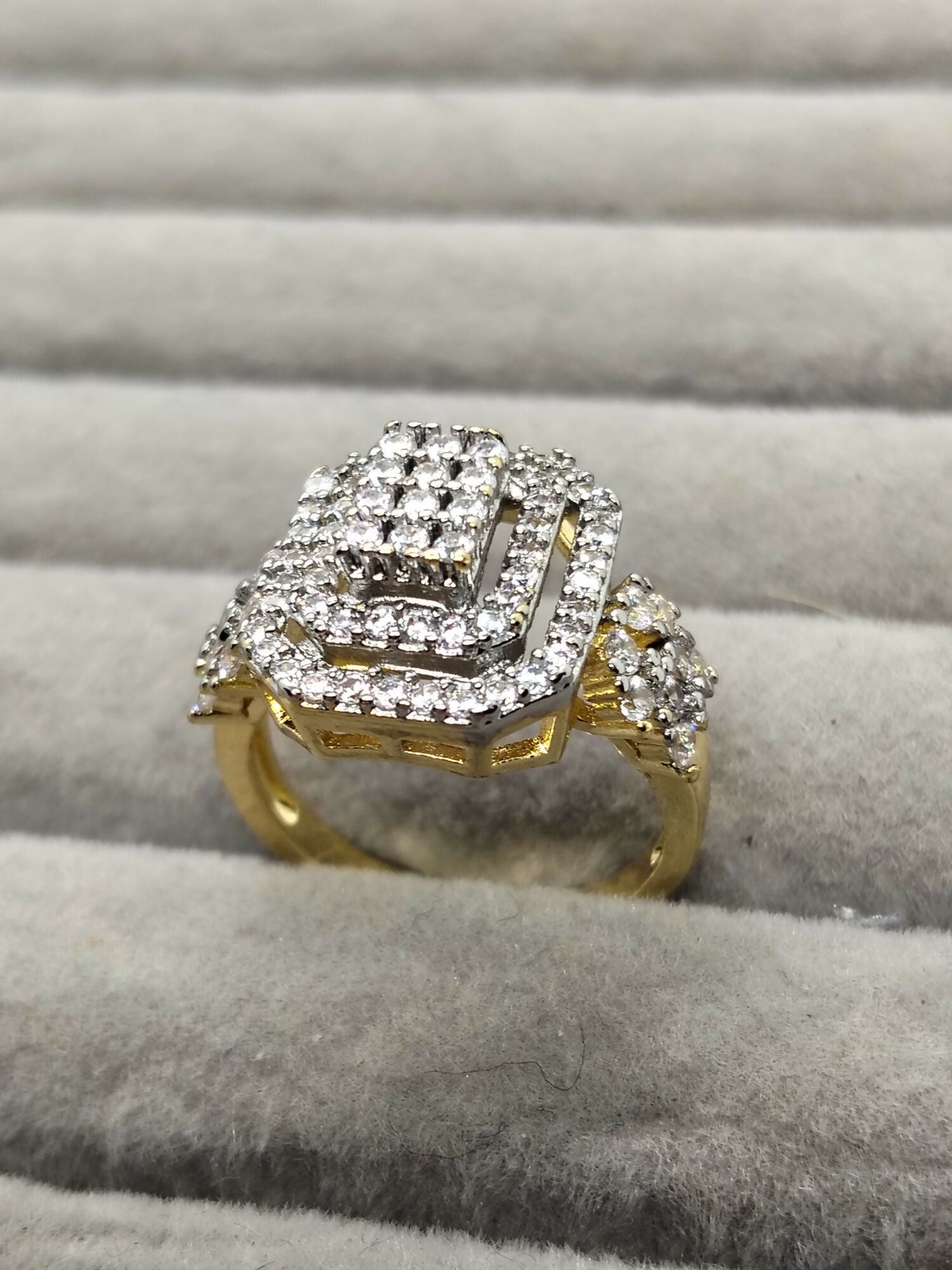 H&A Jewellery 18K Gold Polished Zircon Cluster Ring