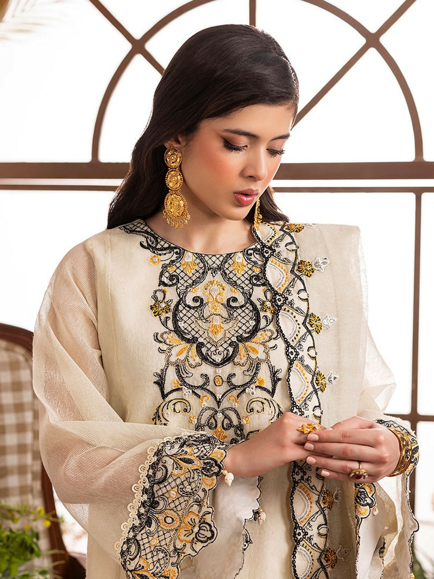 Shurooq L’amore Khaddi Net Embroidered Stitched 3-Piece Suit-Beatrice