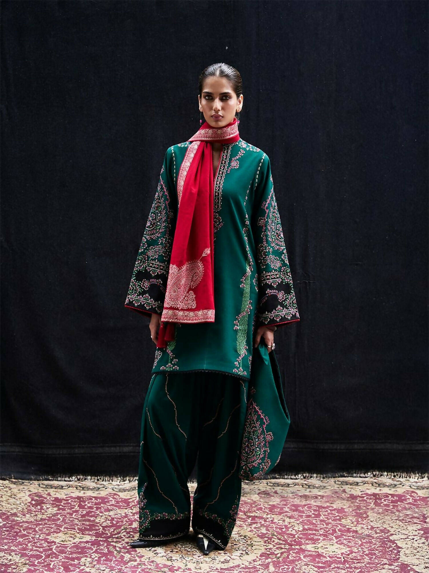 Jugnu By Hussain Rehar AW'25 Edit I Karandi Embroidered Scarf-Rimi