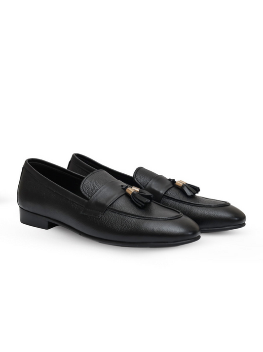 Black cow leather shoes with a sleek finish and durable rubber sole, offering timeless style and everyday comfort.