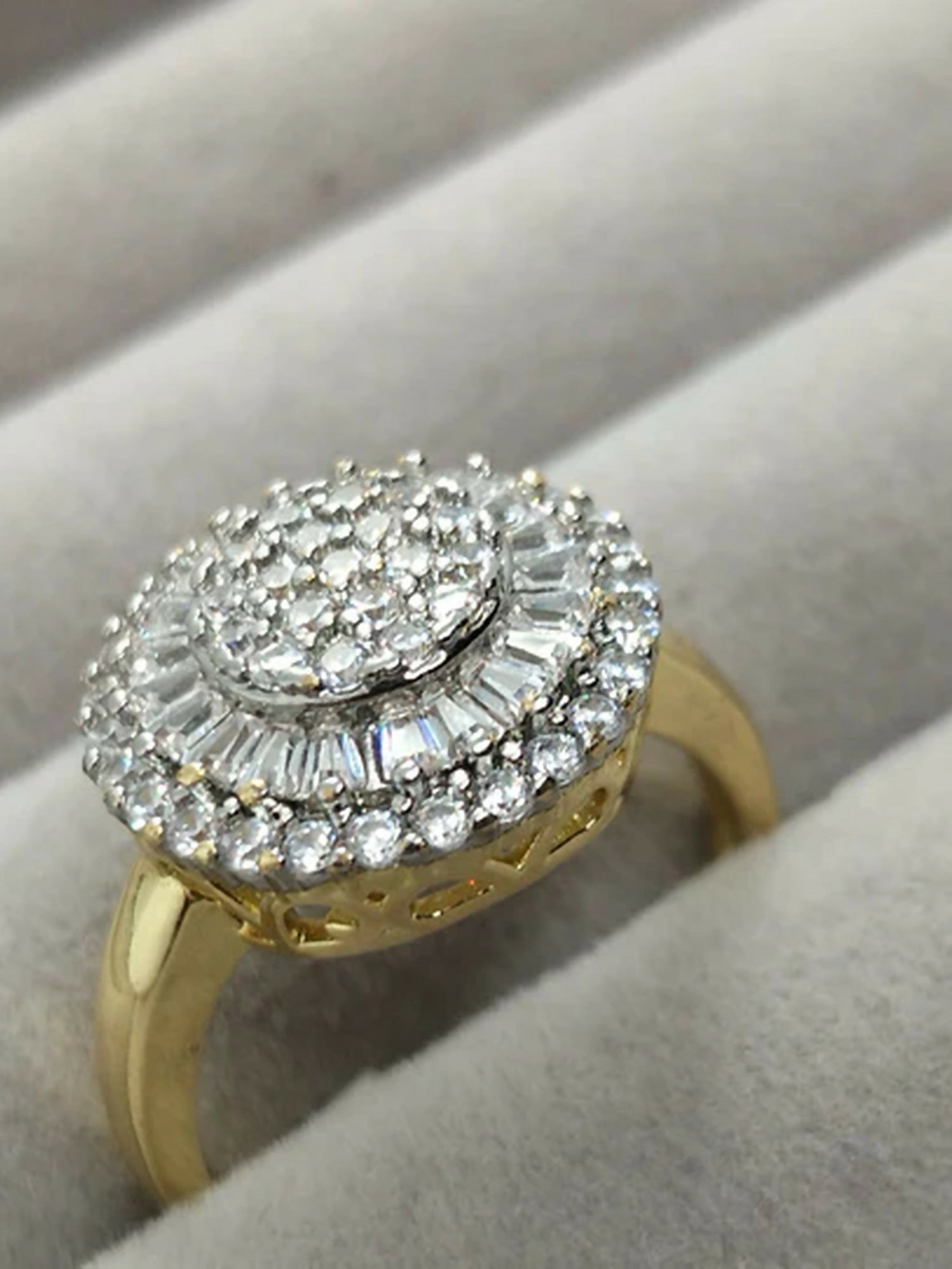 H&A Jewellery 18K Gold Polished Zircon Diamond Cluster Ring