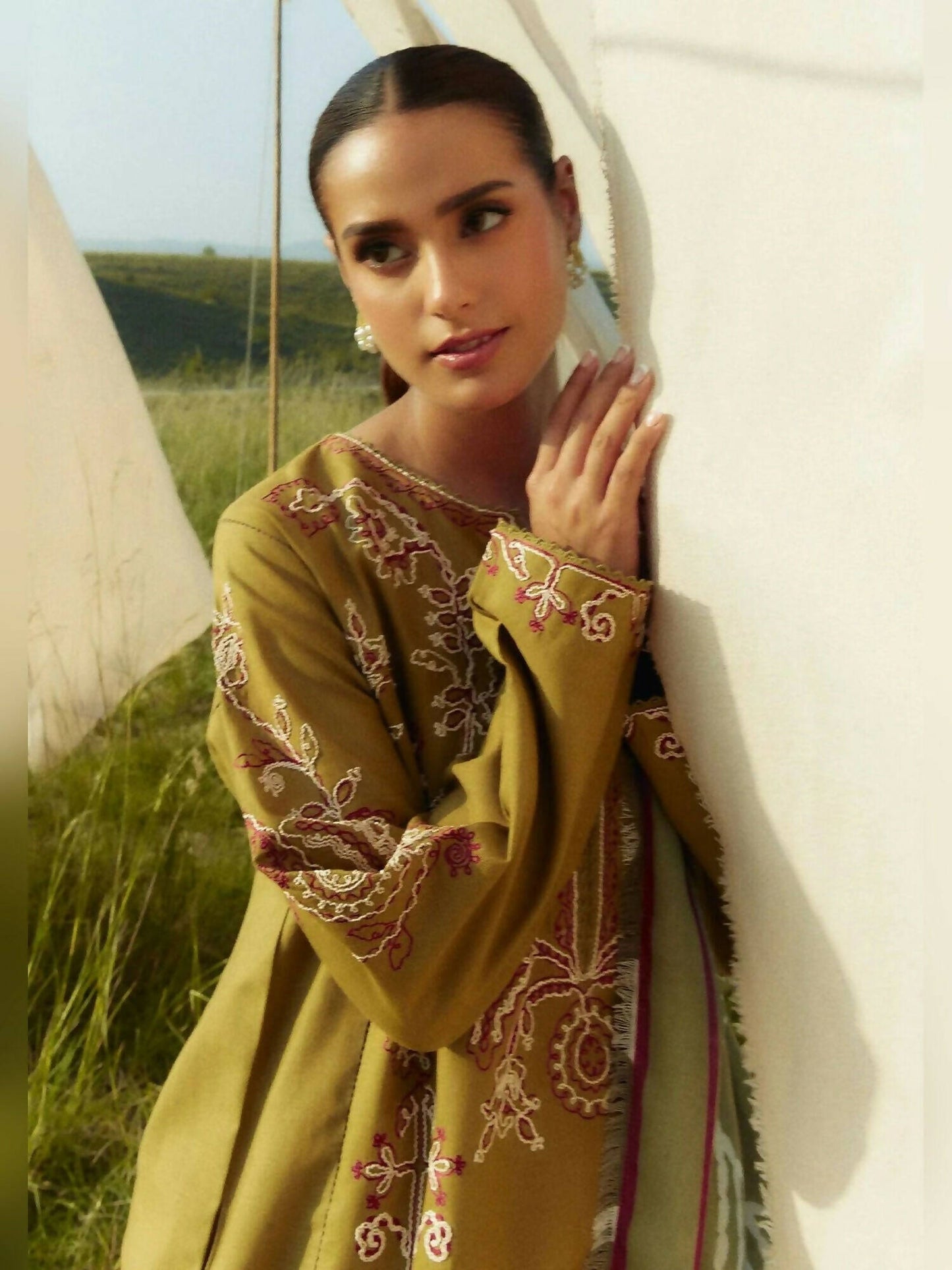 Zara Shahjahan Coco Khaddar Embroidered Unstitched-3-Piece-Suit-CZW24 - 5A
