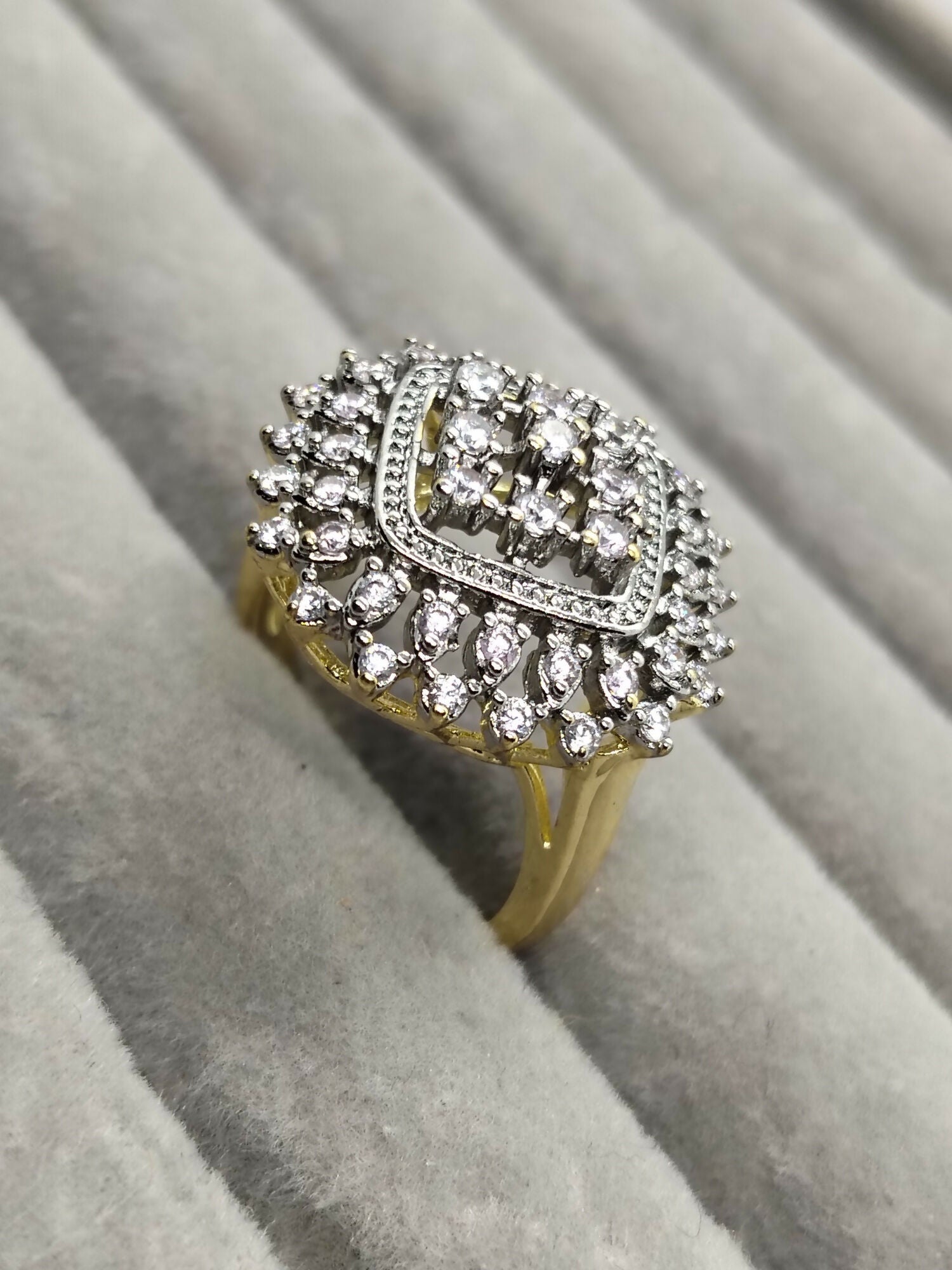 H&A Jewellery 18K Gold Polished Zircon Cluster Ring